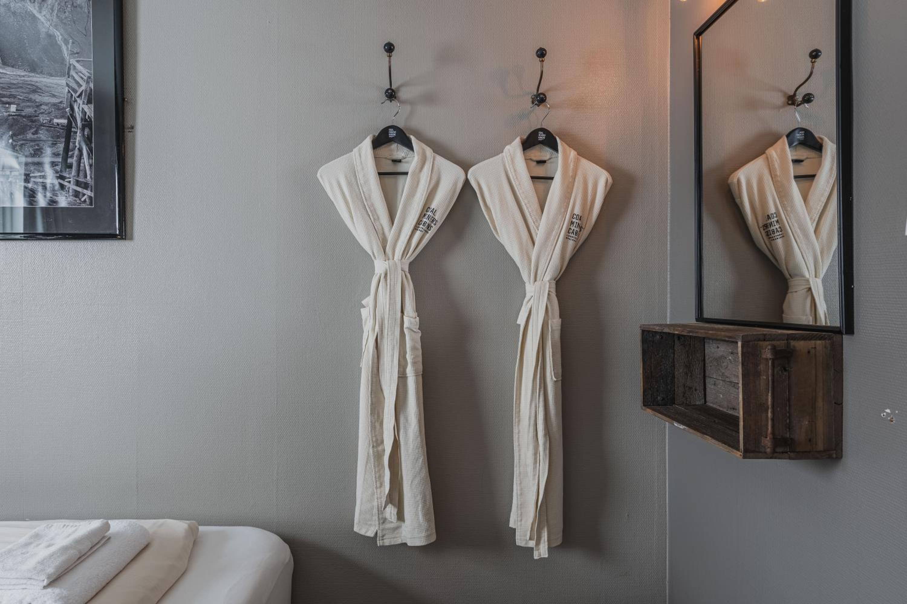 Standard Twin Room with Shared Bathroom photo 3