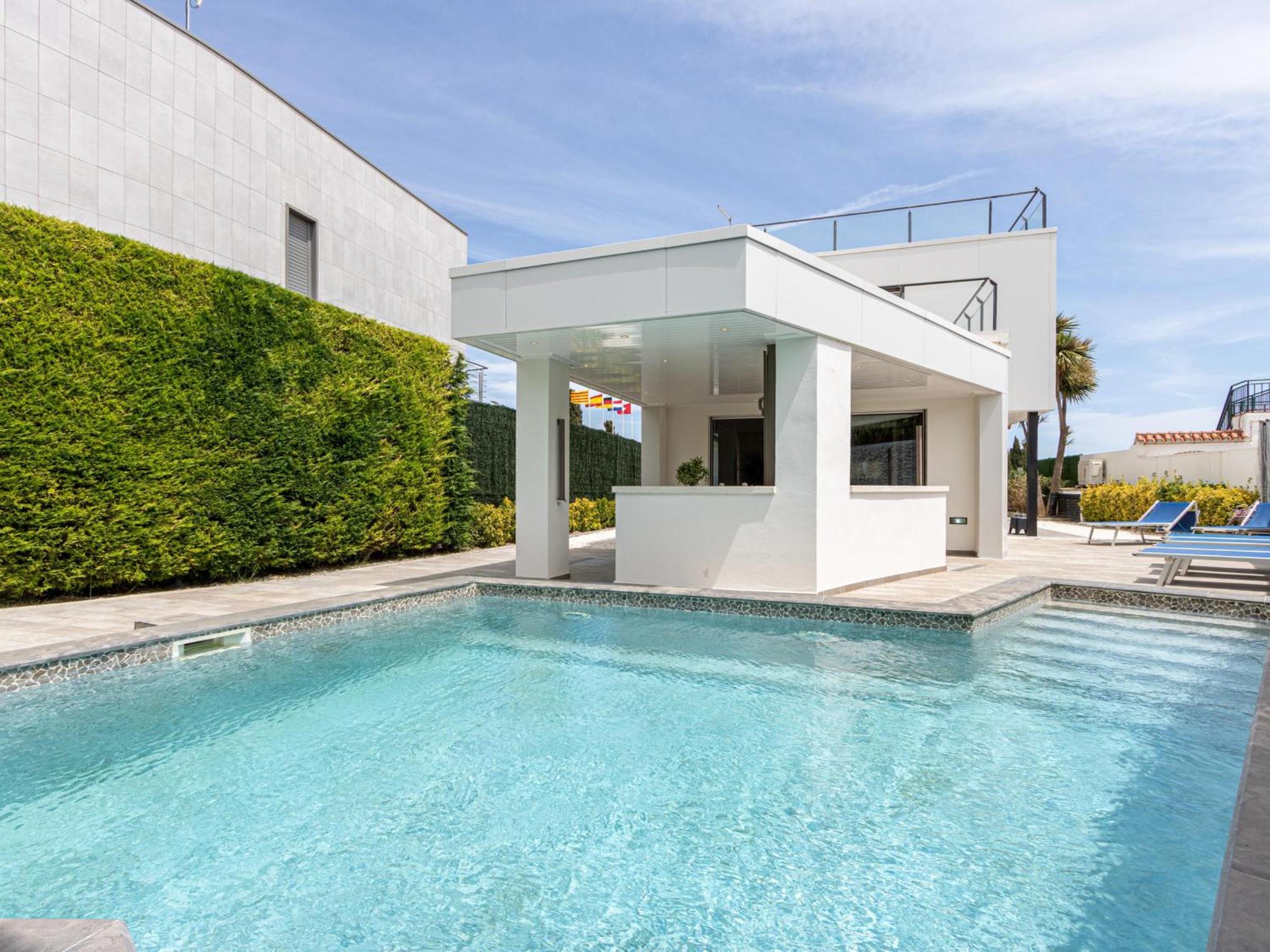 Villa photo 2