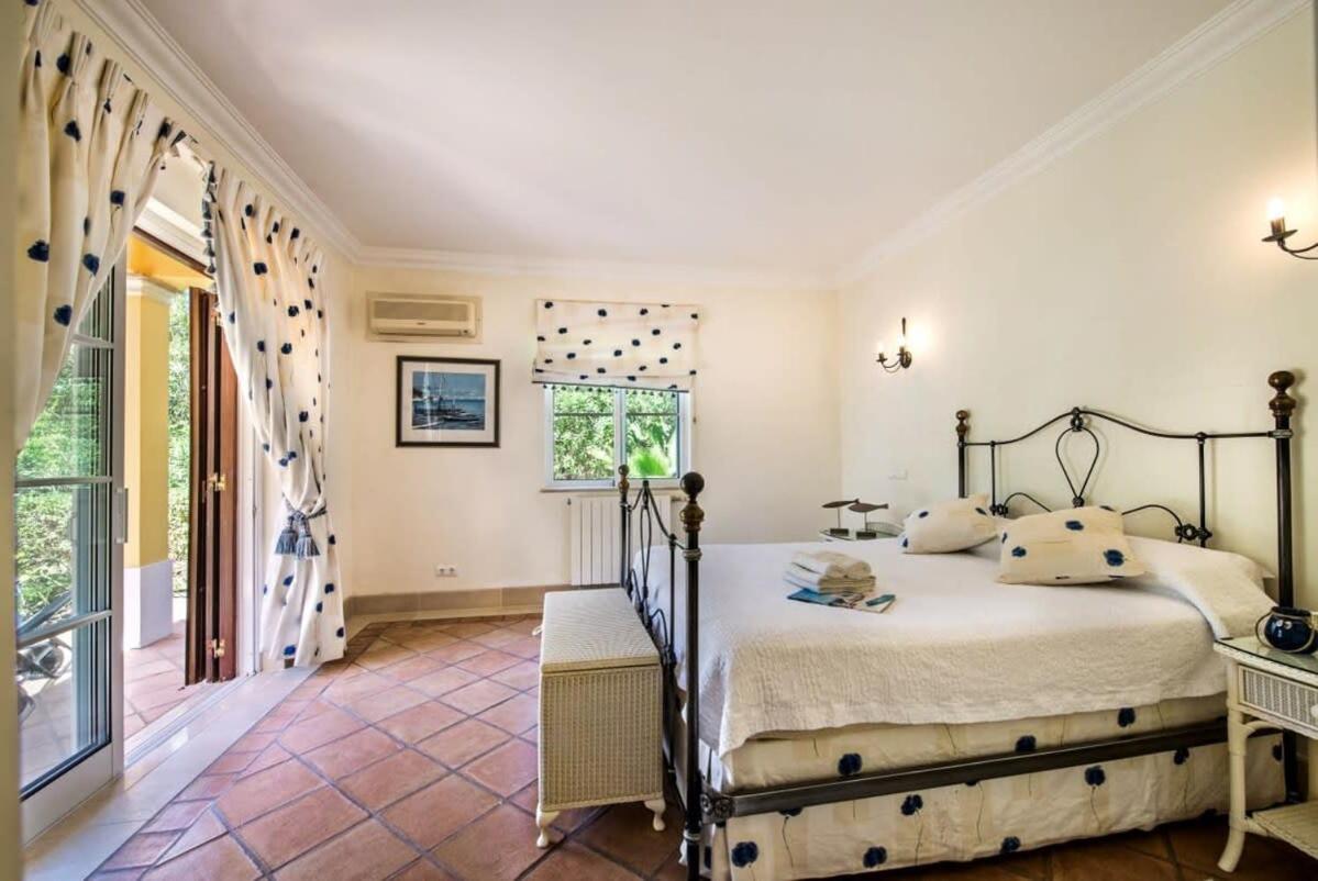 Villa photo 1