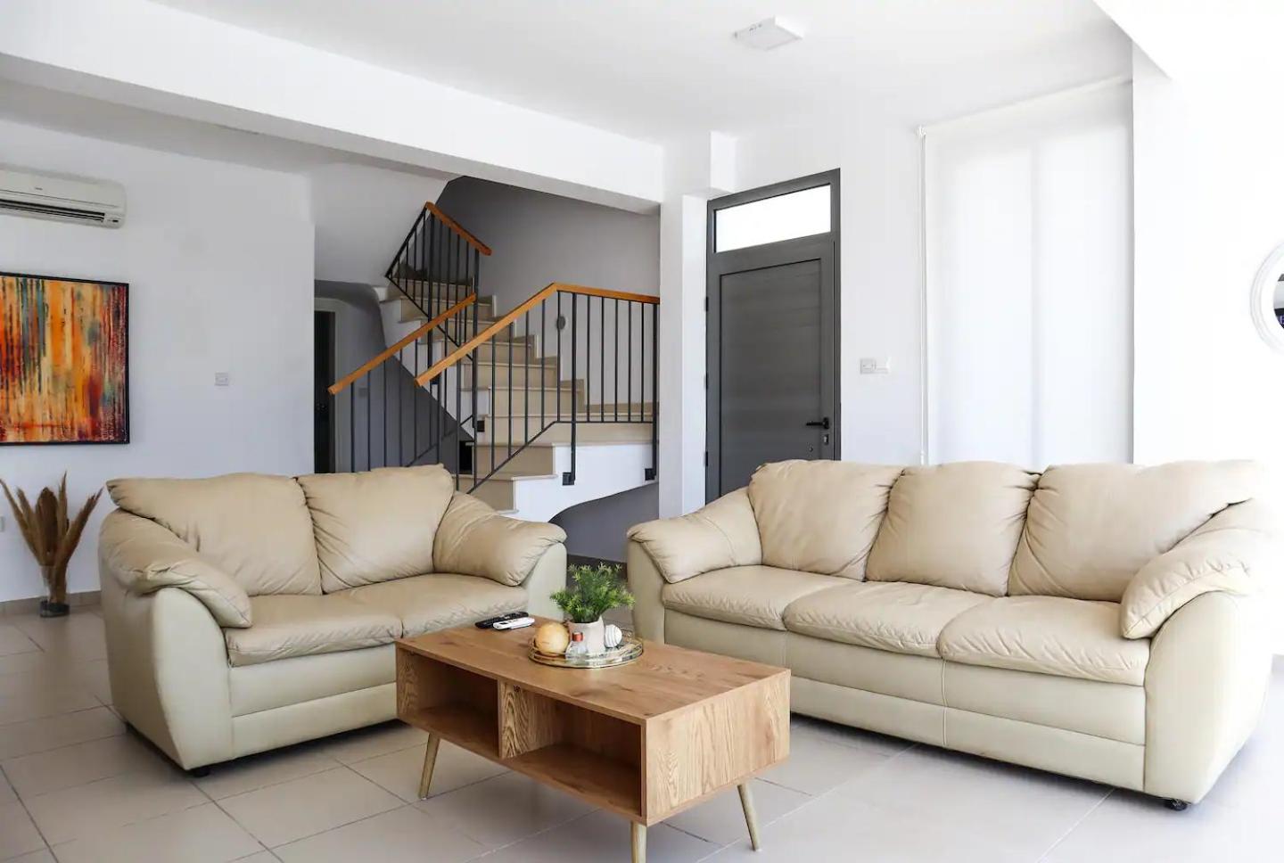 Three-Bedroom House photo 2