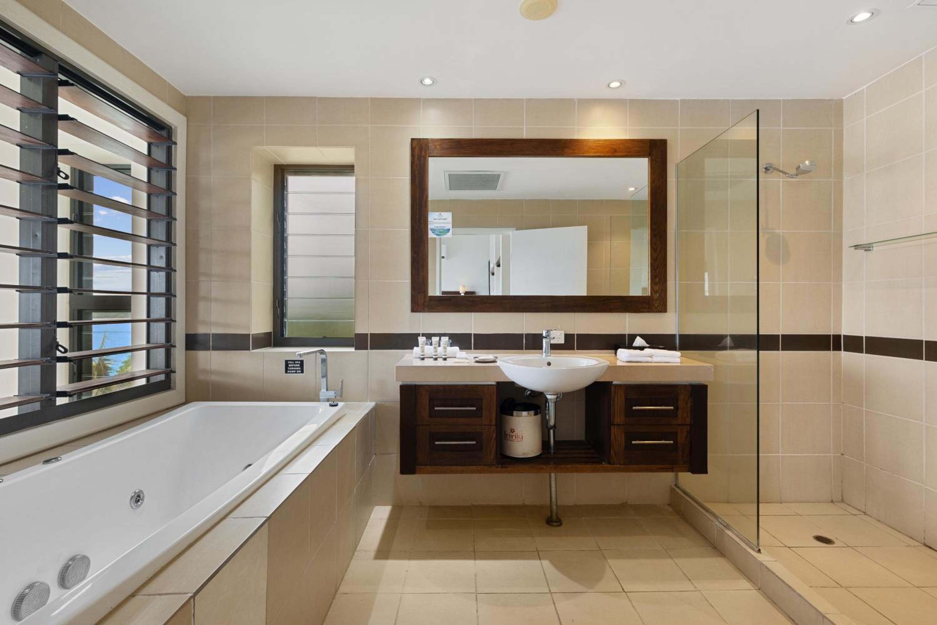 Deluxe Penthouse Suite photo 3