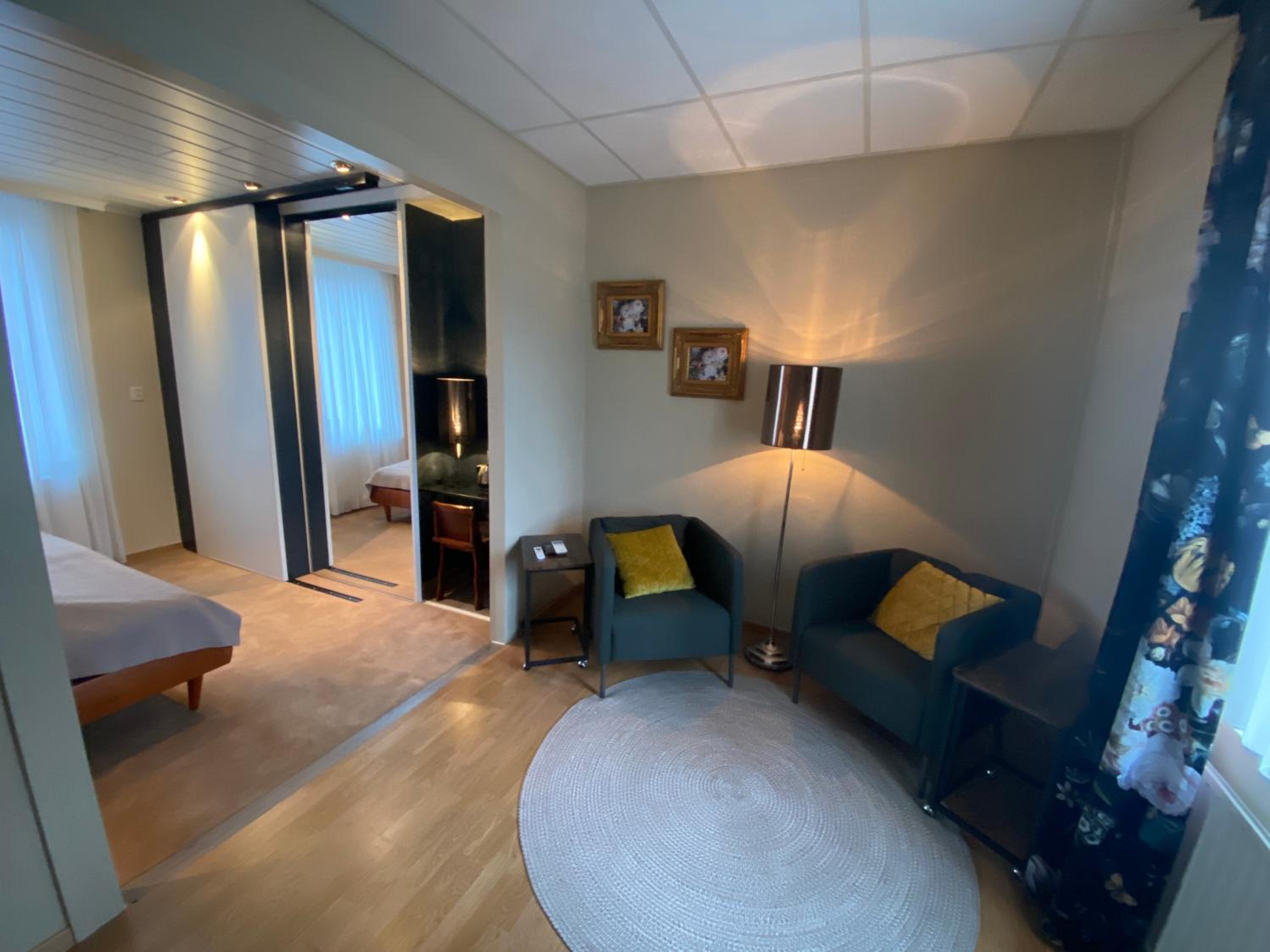 Queen Room photo 1
