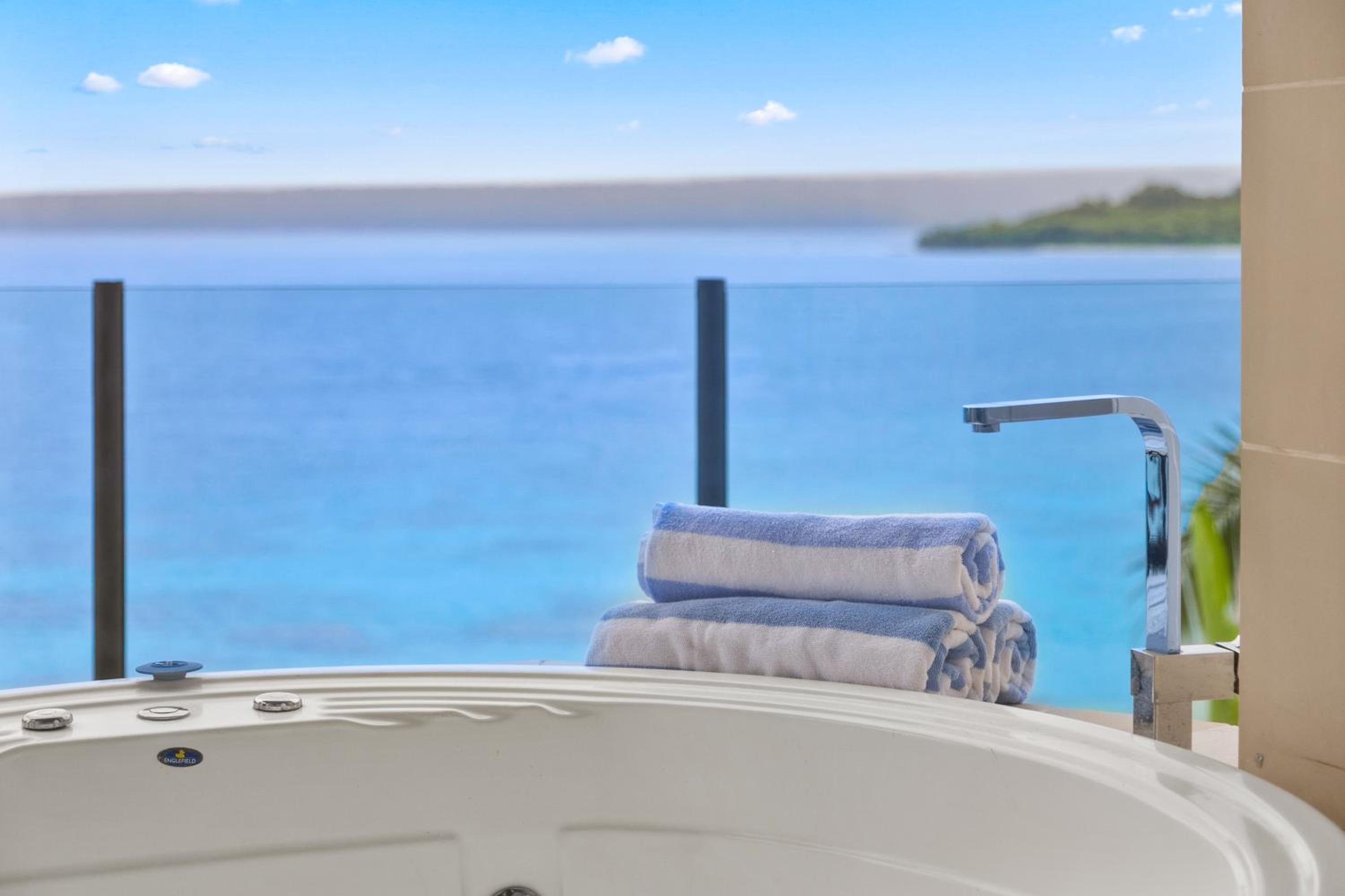 Deluxe Apartment with Ocean View photo 2