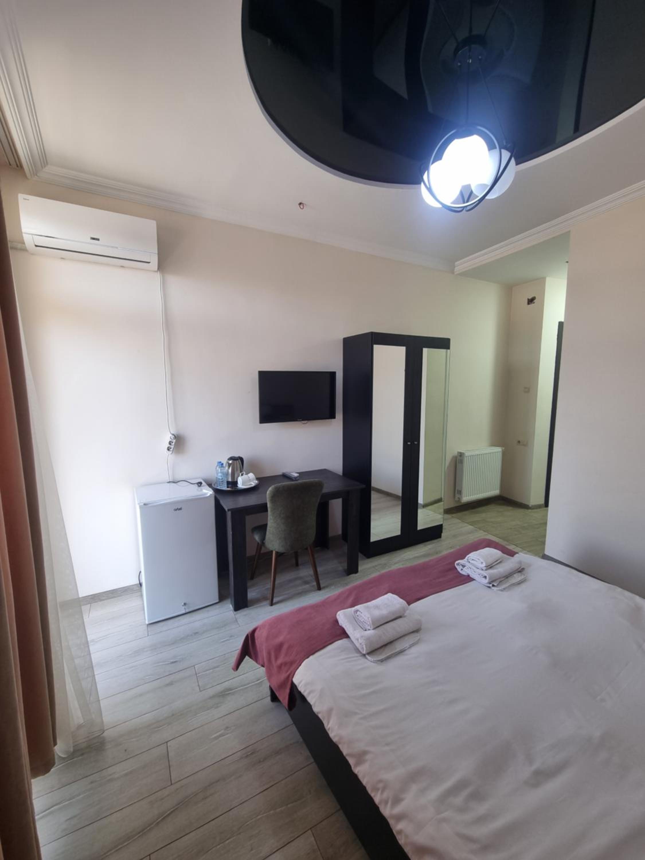 Double Room with Balcony - Photo 2