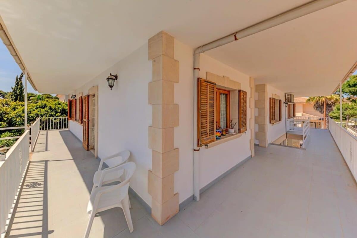 Villa photo 2