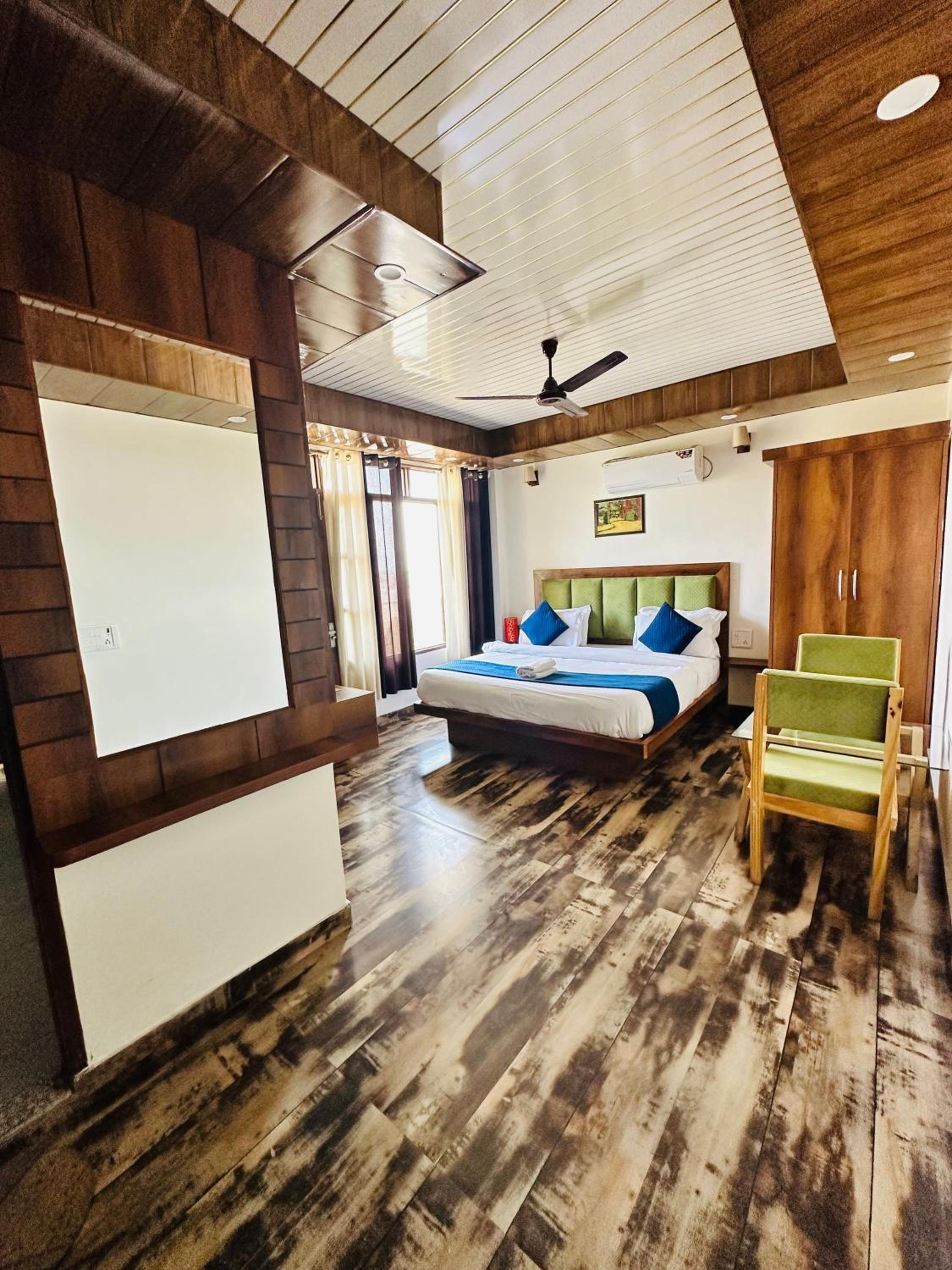 King Room With Balcony