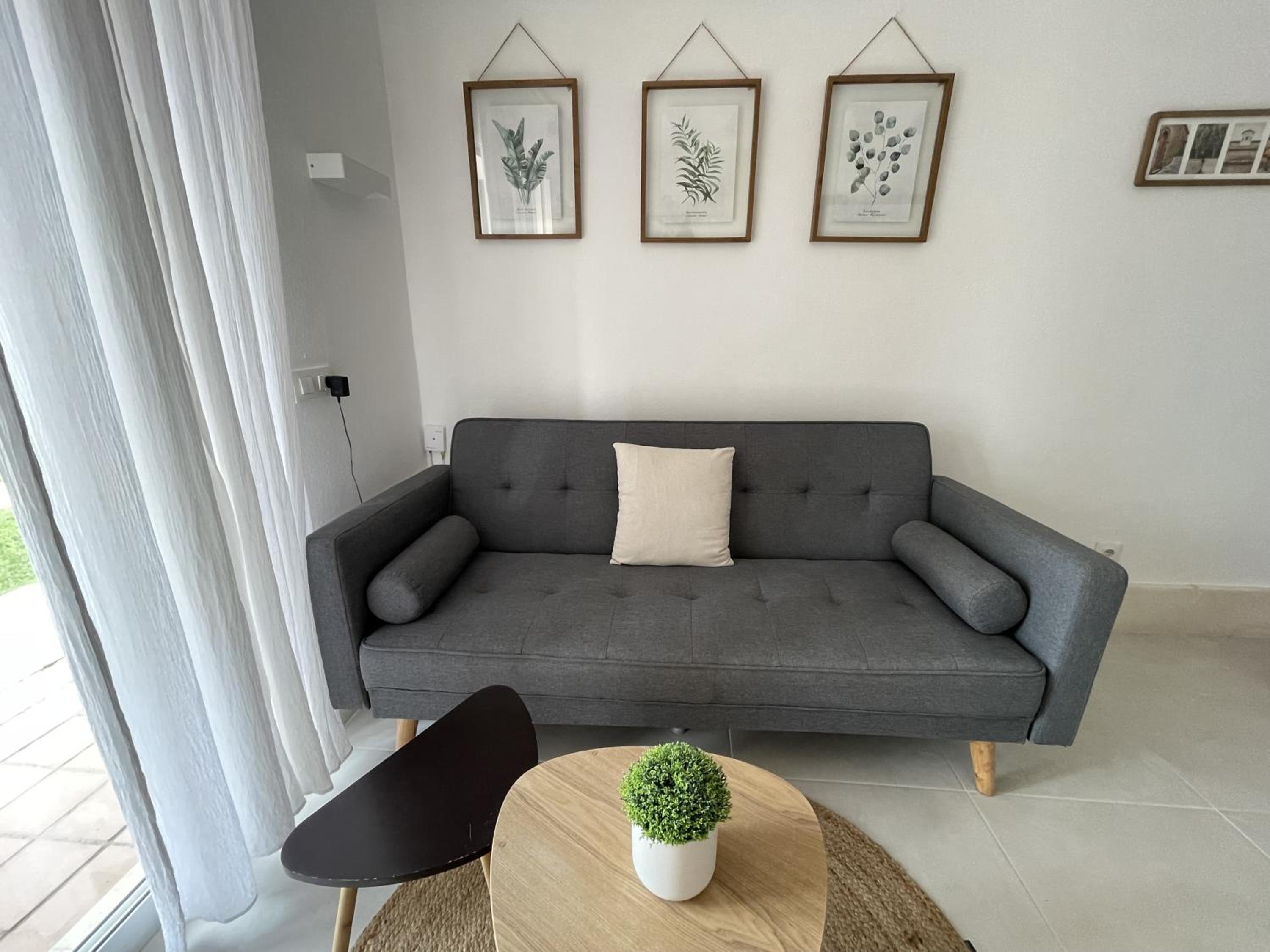 One-Bedroom Apartment photo 2