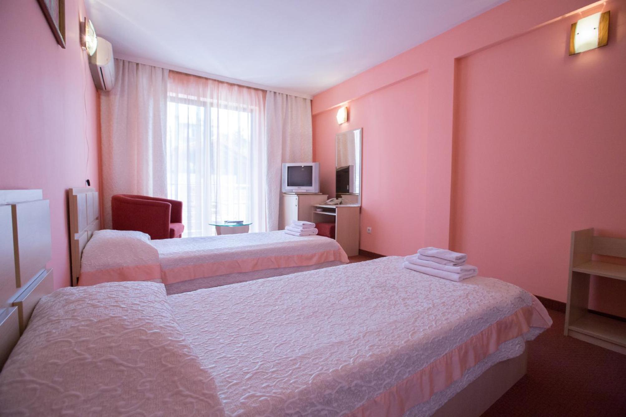 Twin Room with Balcony - Photo 1