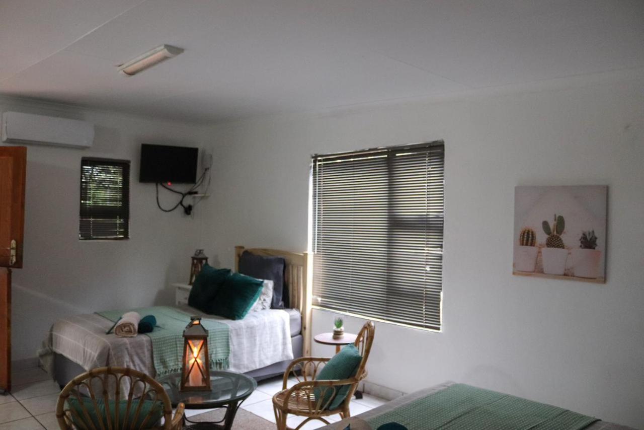 Deluxe Double Room (2 Adults + 1 Child) photo 3