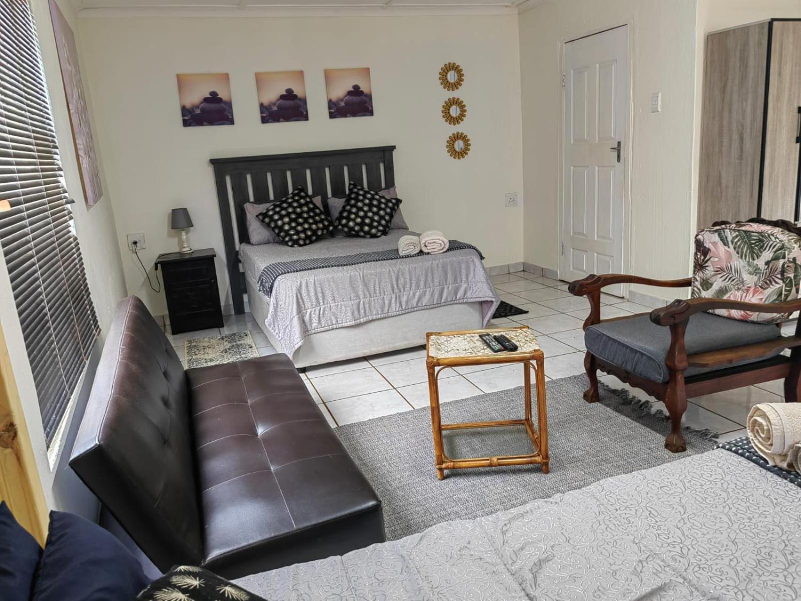 Deluxe Double Room (2 Adults + 1 Child) photo 2