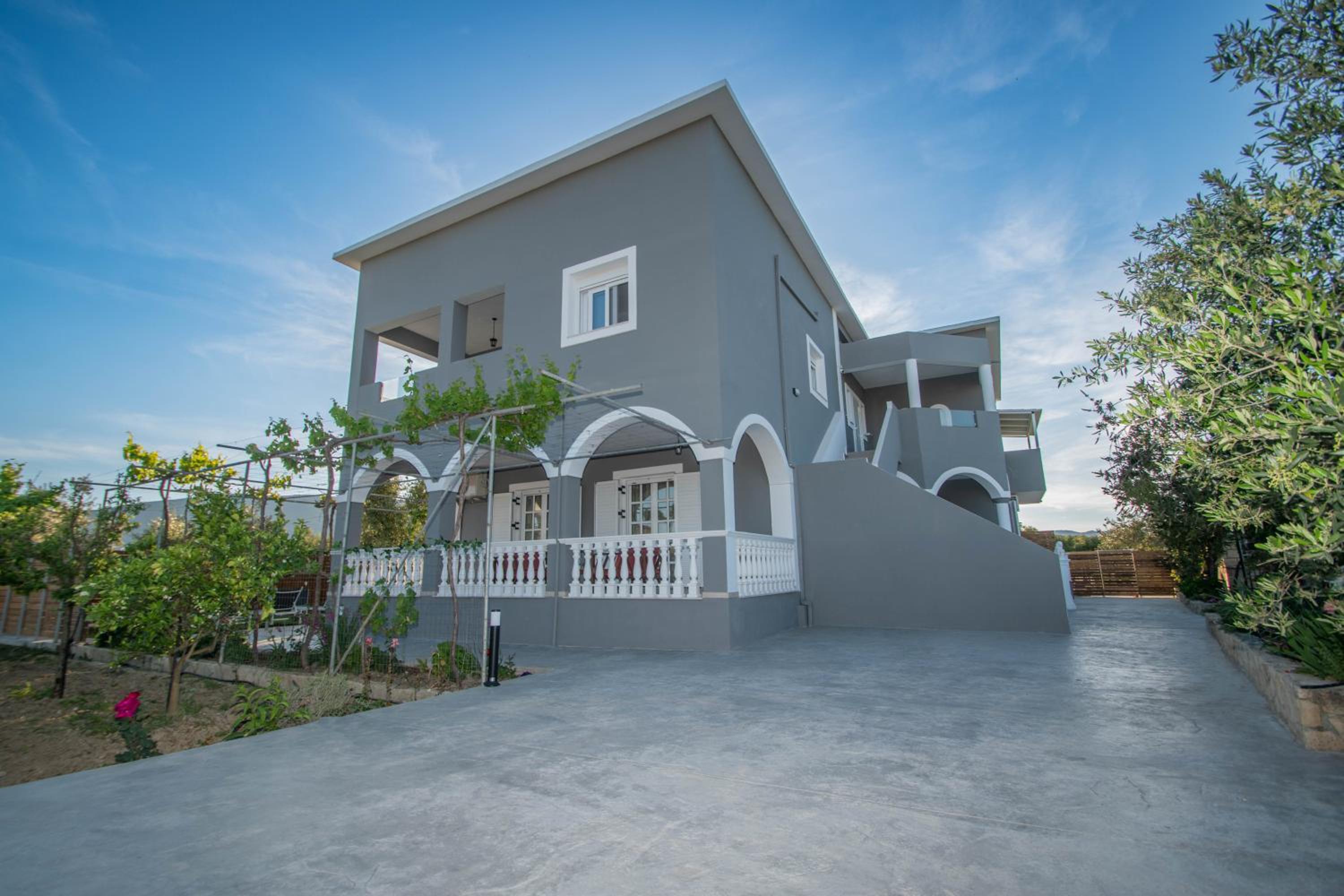 Villa photo 3