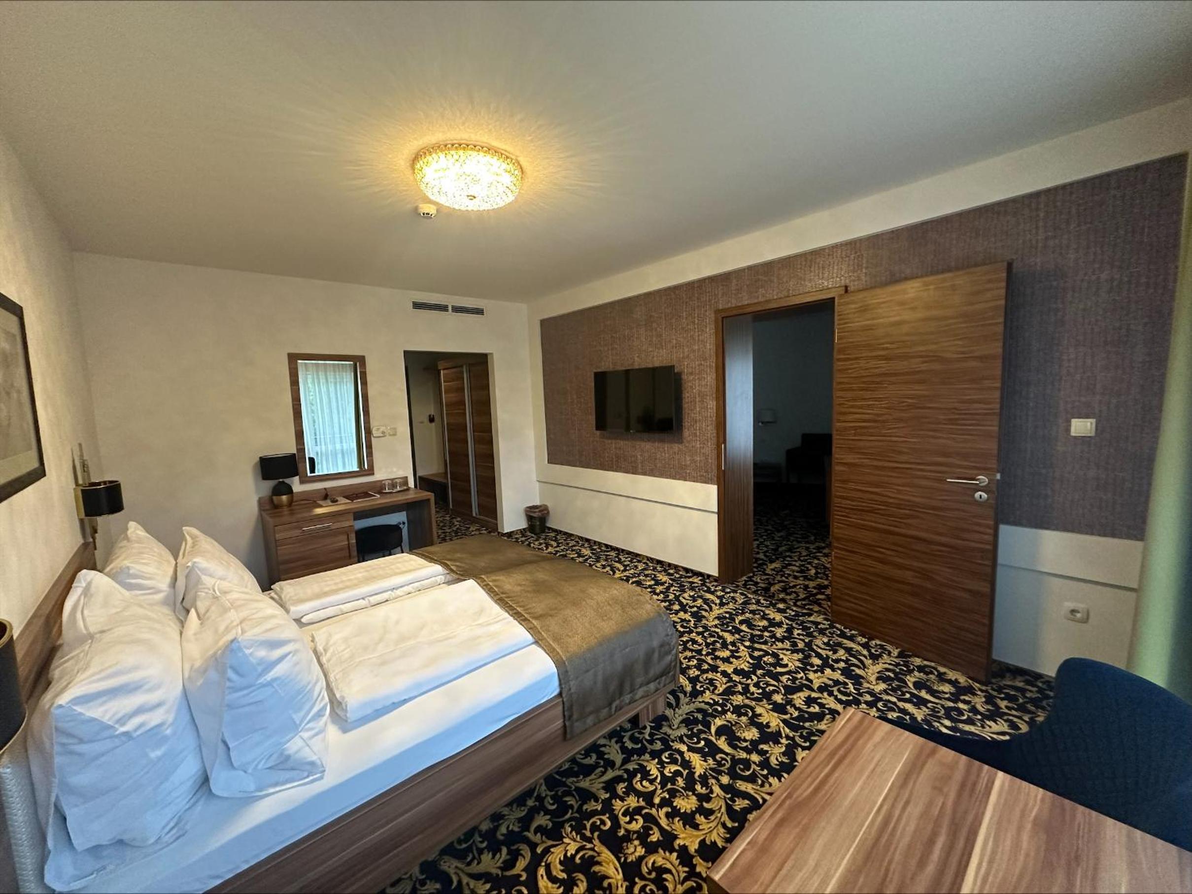 Family Room with Balcony photo 1