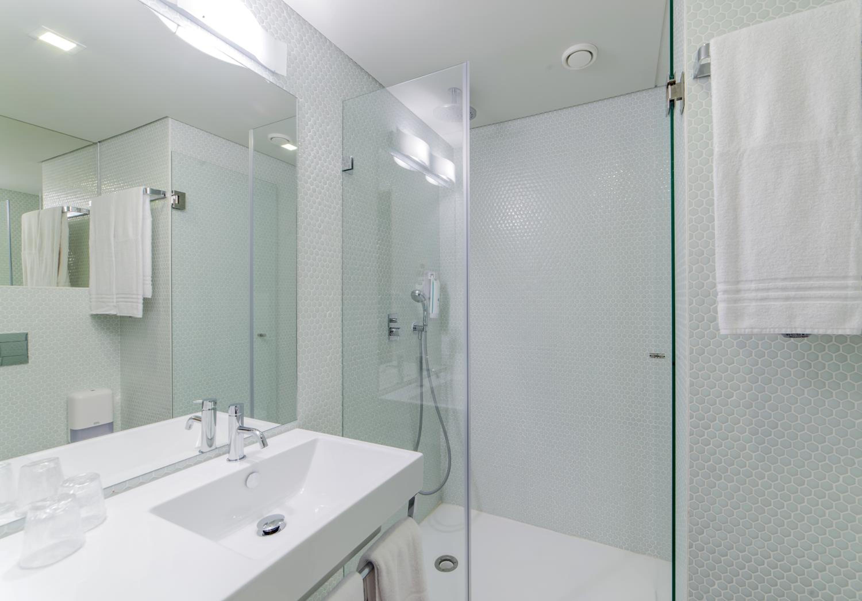 Standard Twin Room - Photo 5