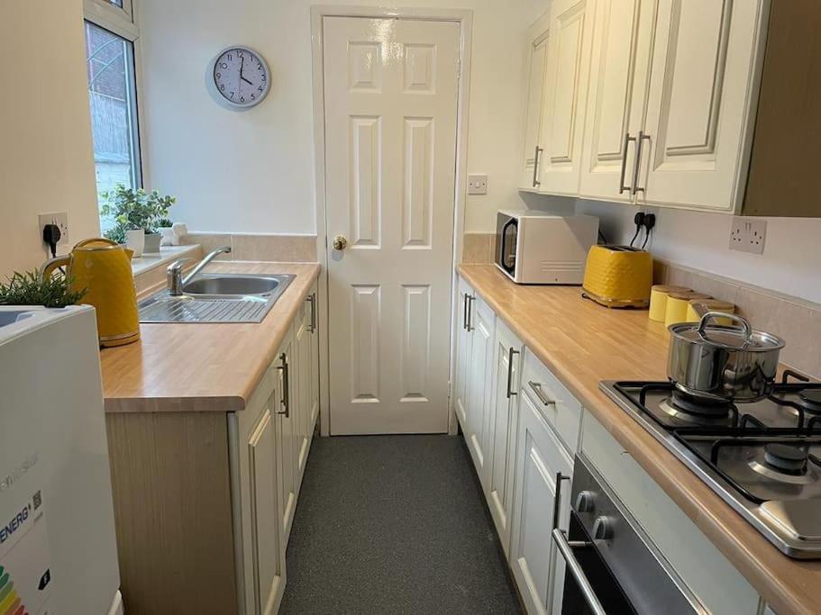 Three-Bedroom House photo 3