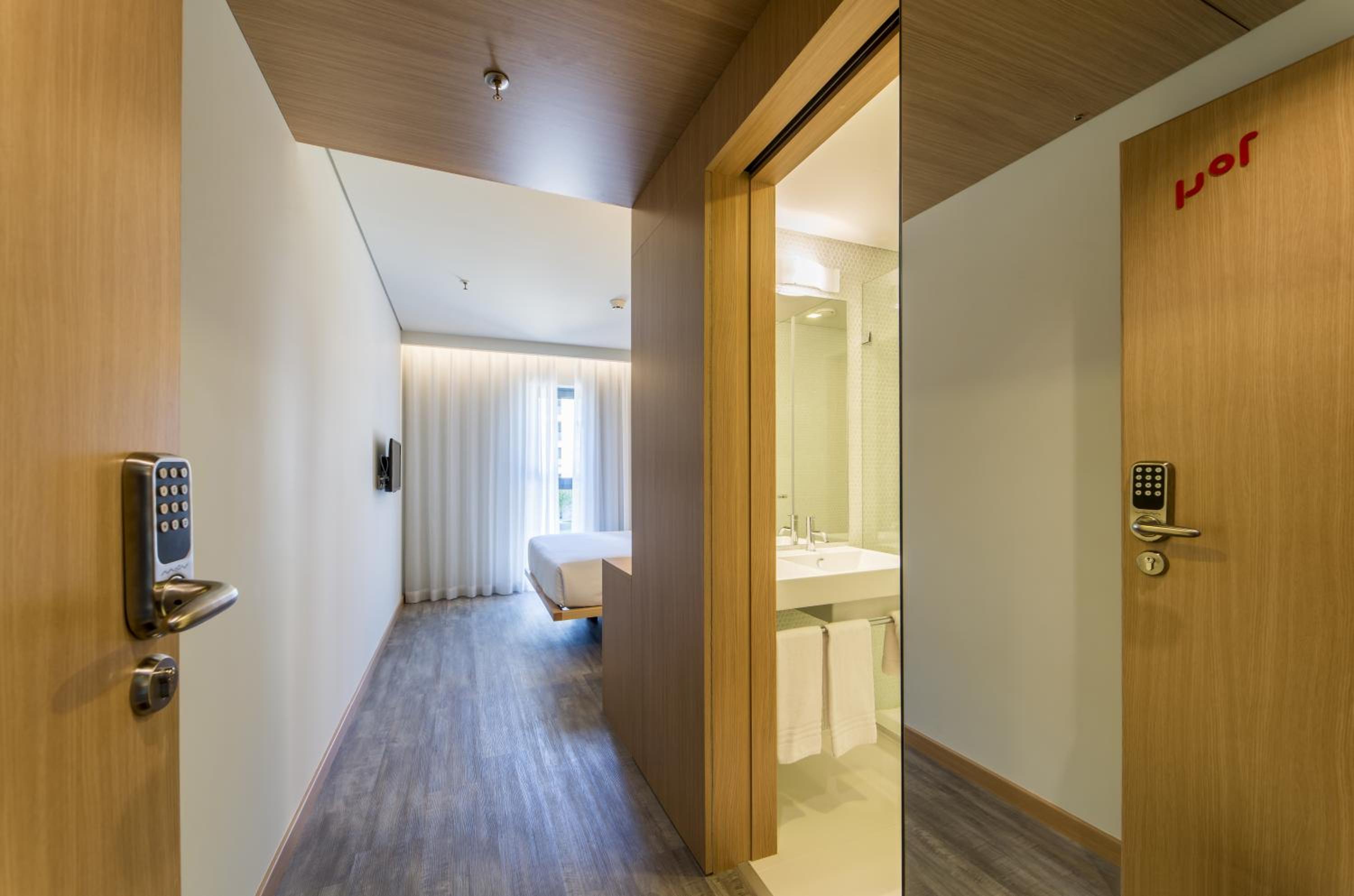 Standard Double Room - Photo 7