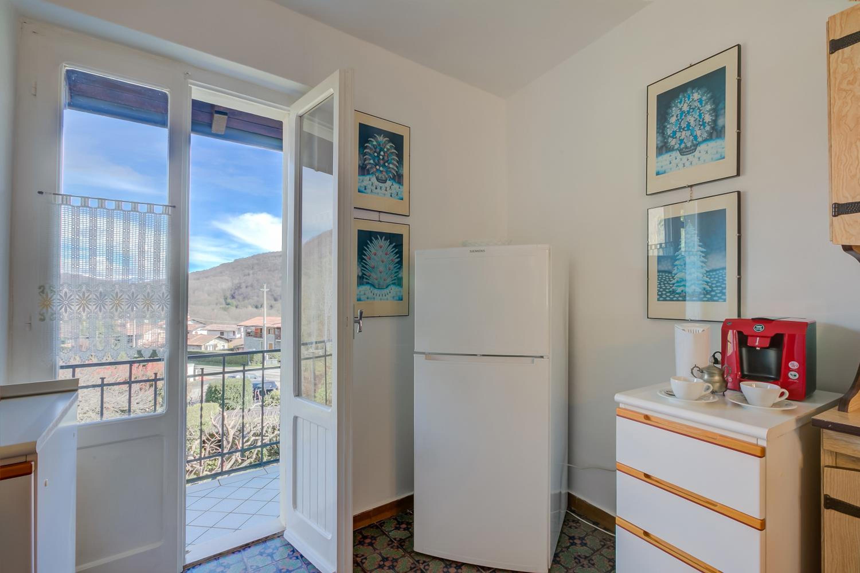 Apartment with Balcony photo 2
