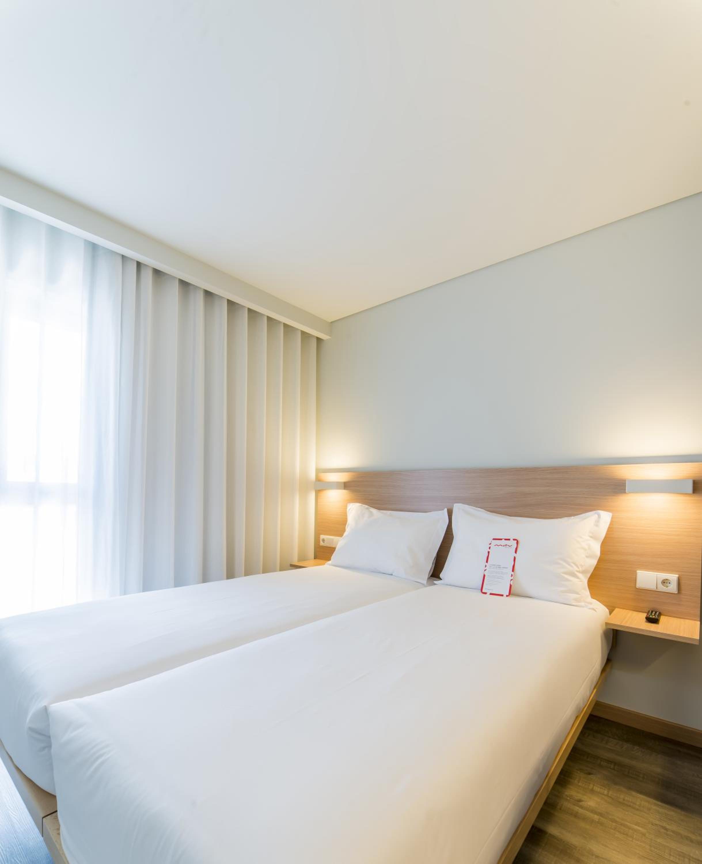Standard Twin Room - Photo 3