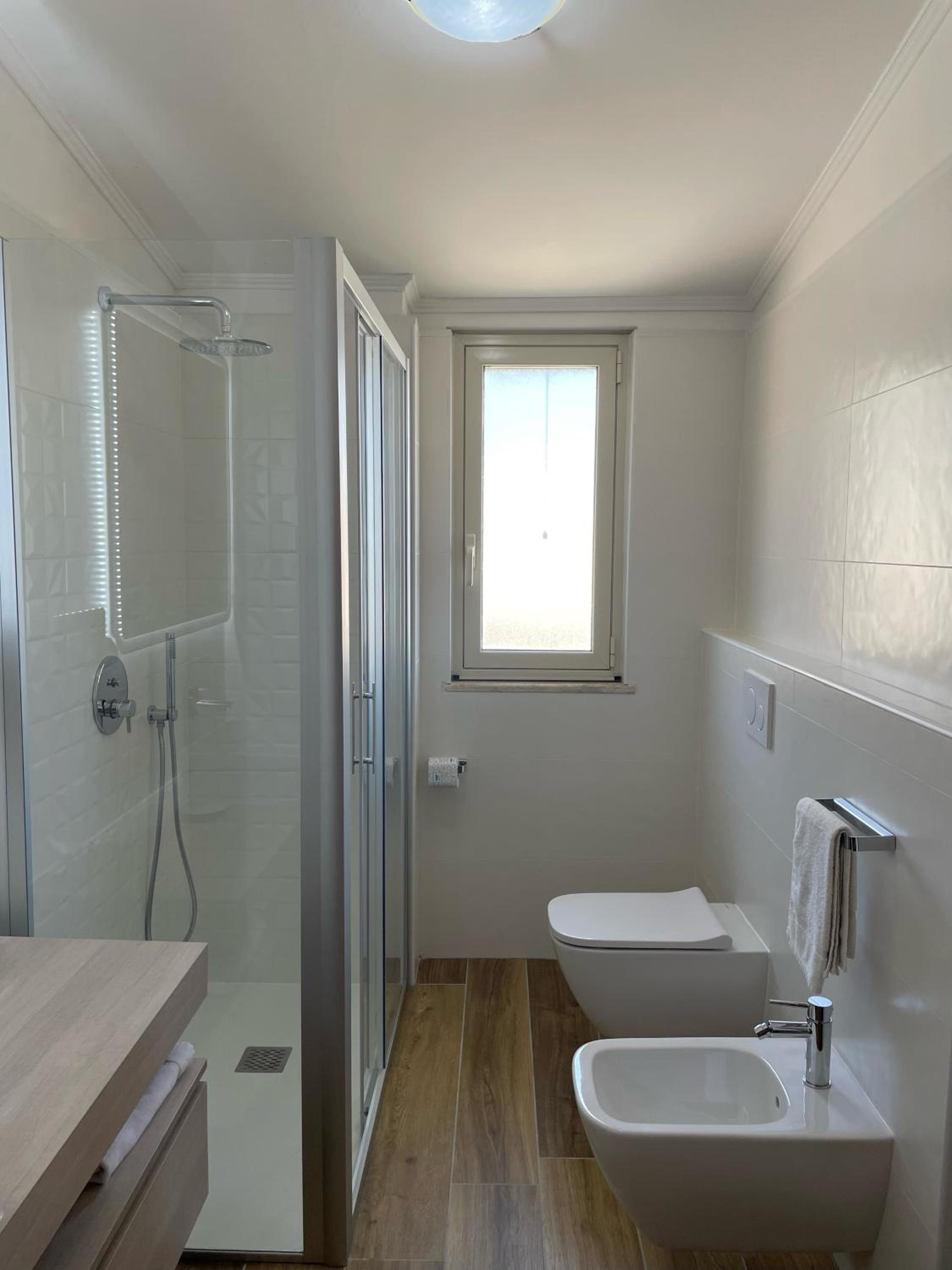 Double Room - Photo 11