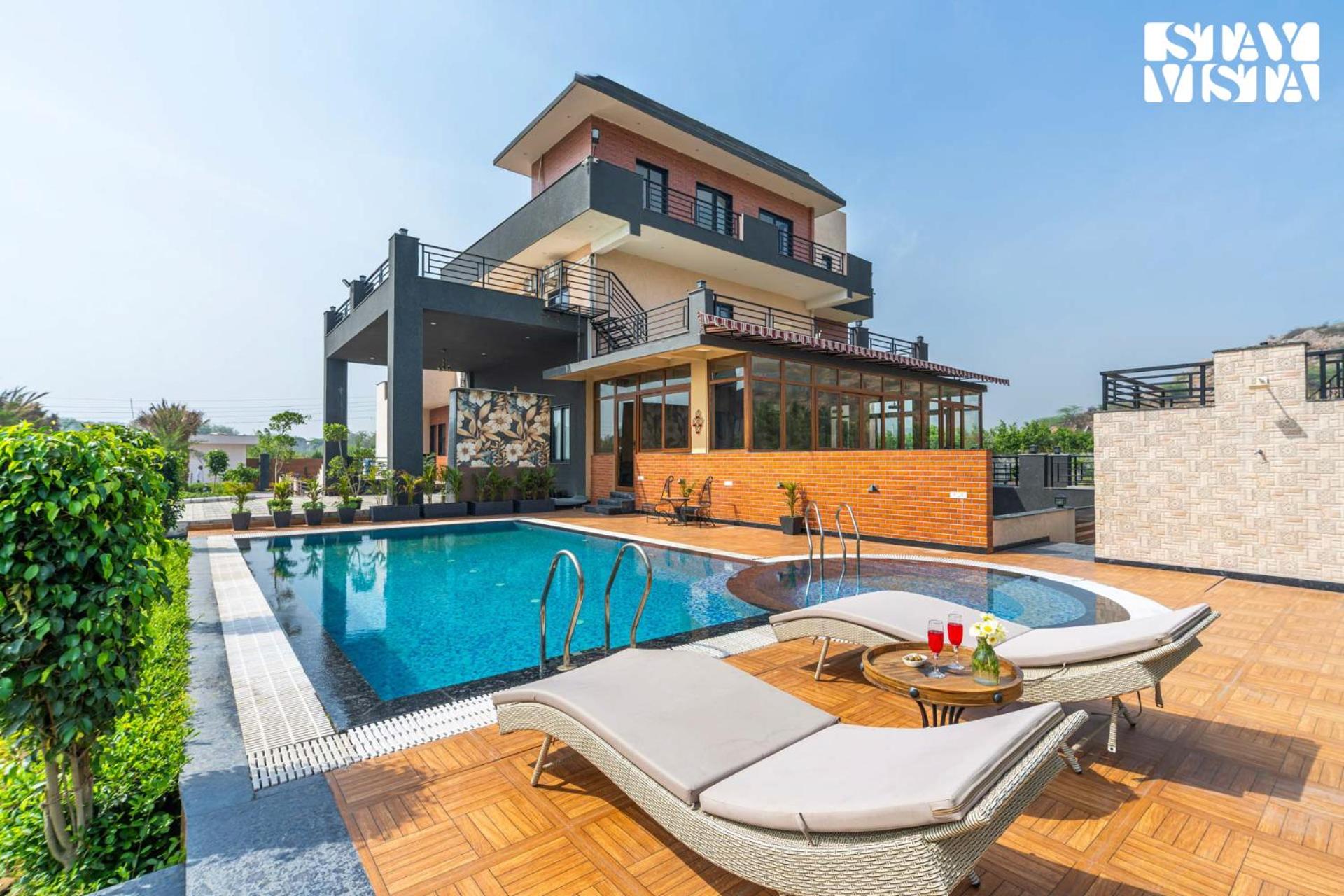 Standard Villa photo 1