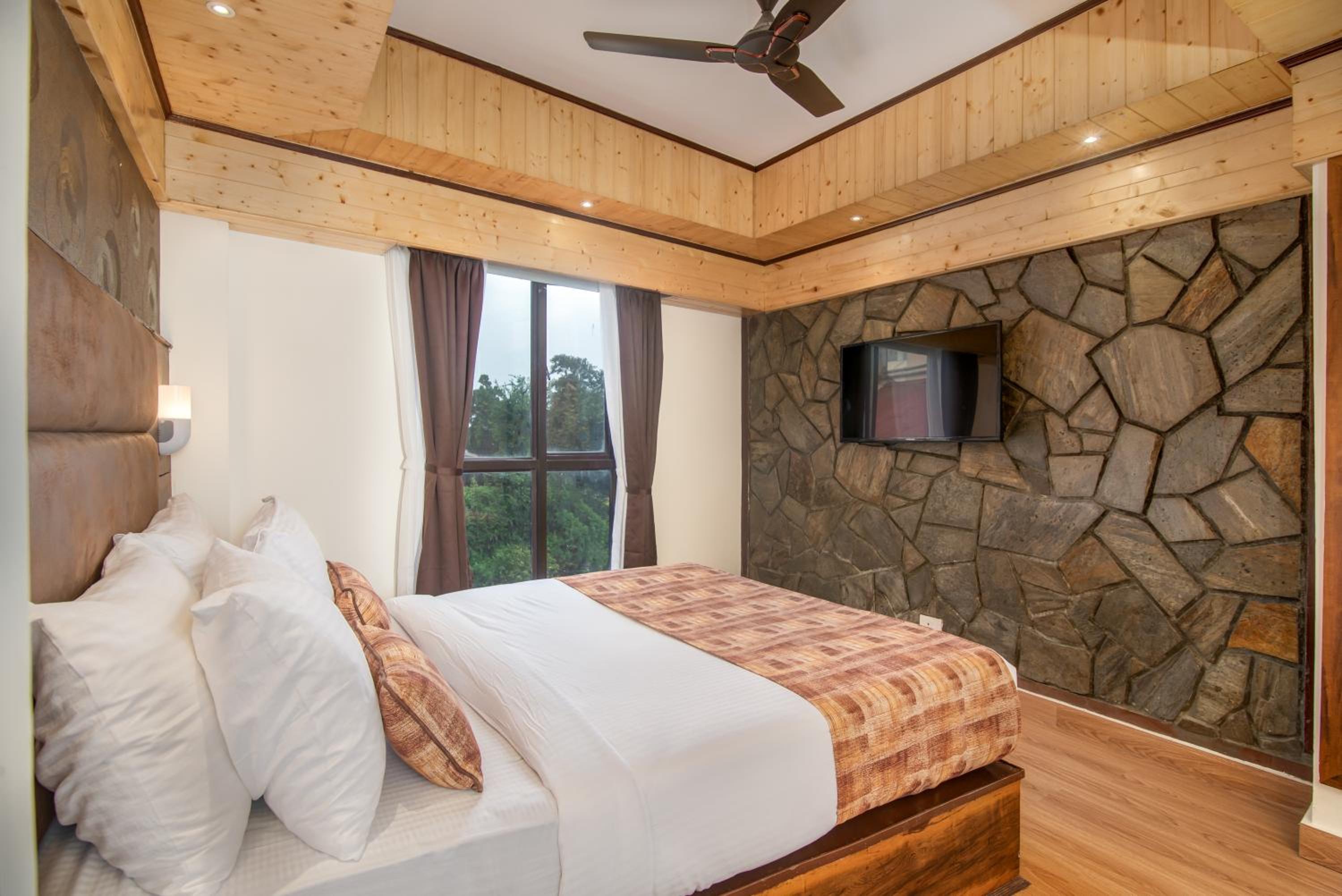 Deluxe Room - Photo 1