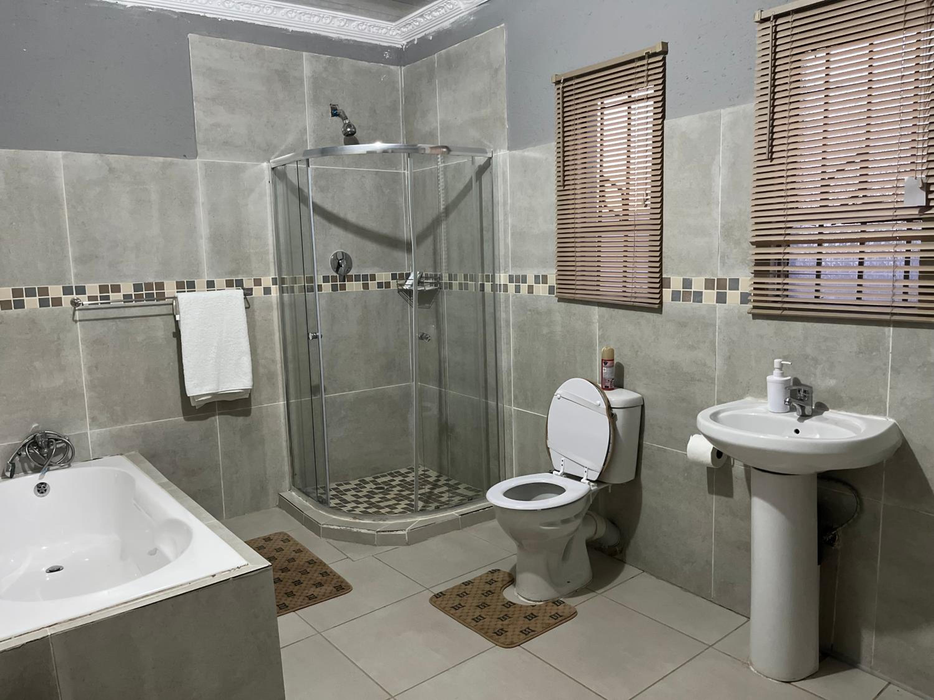 Three-Bedroom Villa photo 2