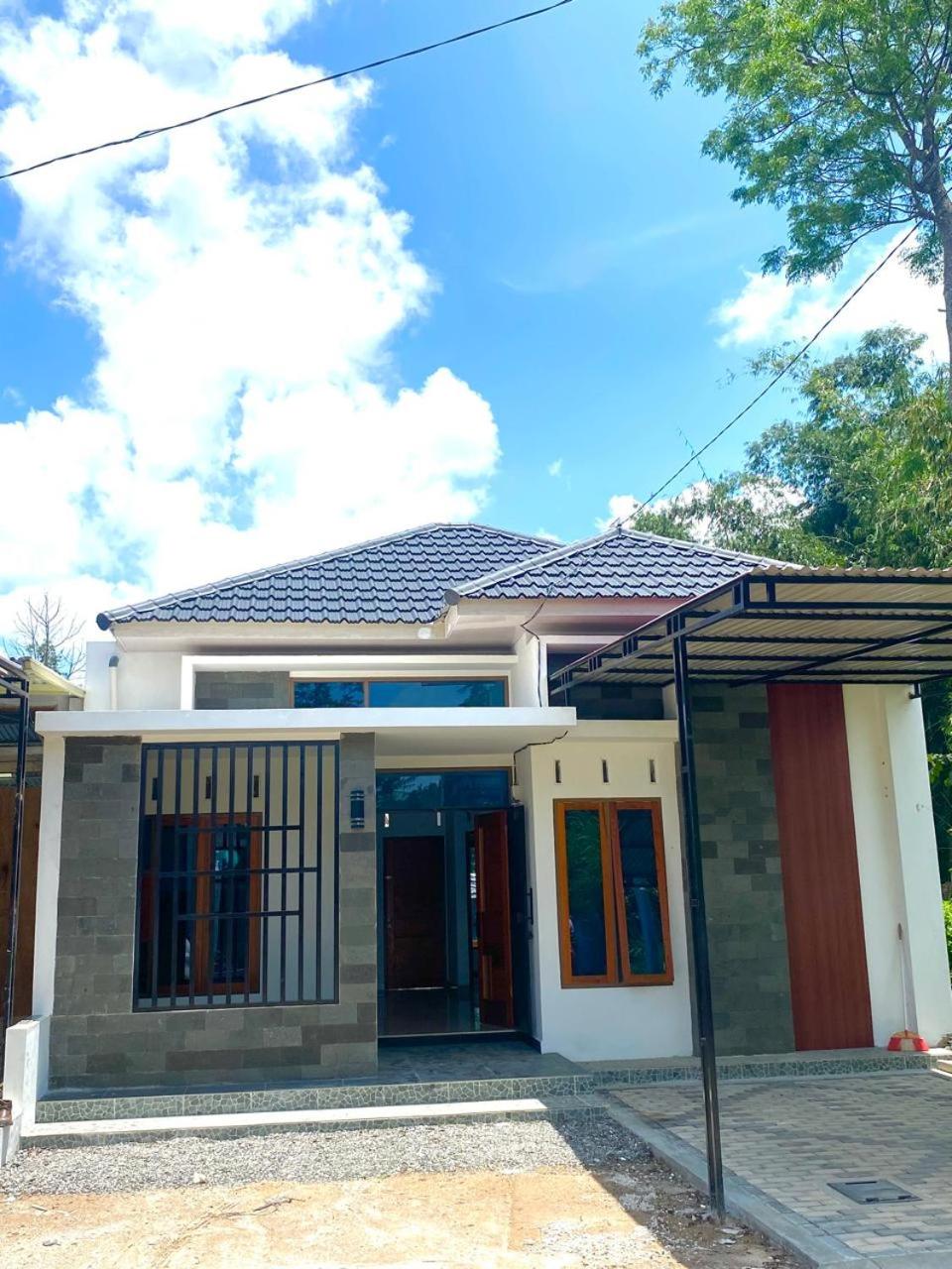 Two-Bedroom House photo 2