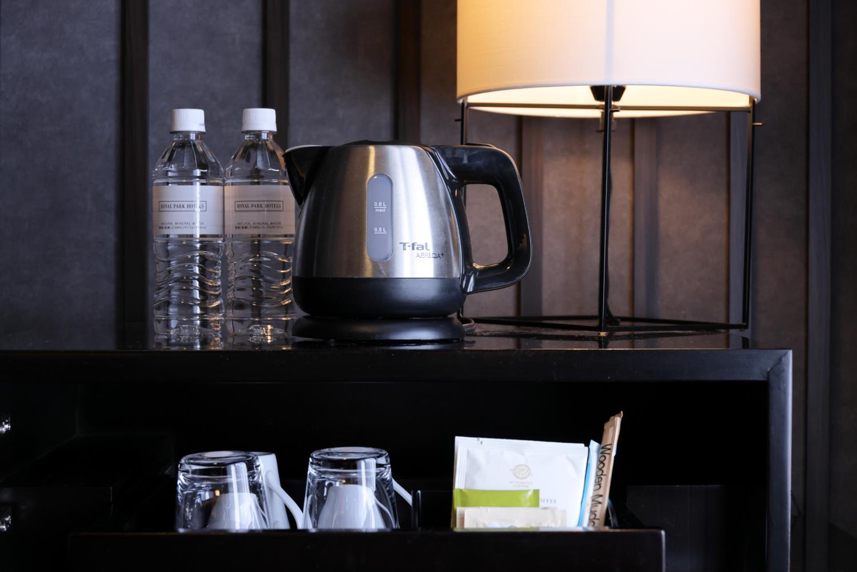 Deluxe Twin Room with Separate Bath - Photo 9