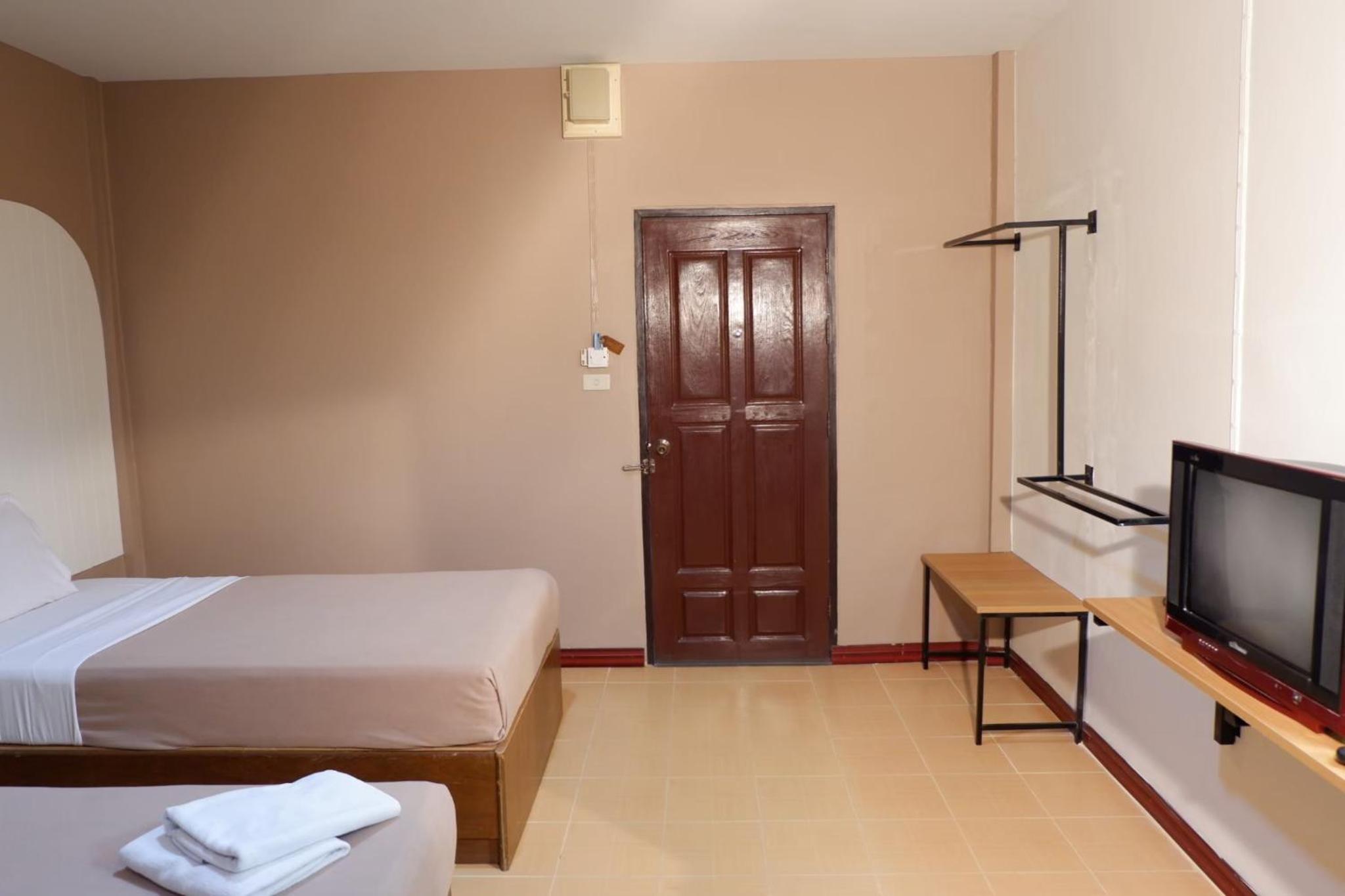 Standard Twin Room - Photo 7
