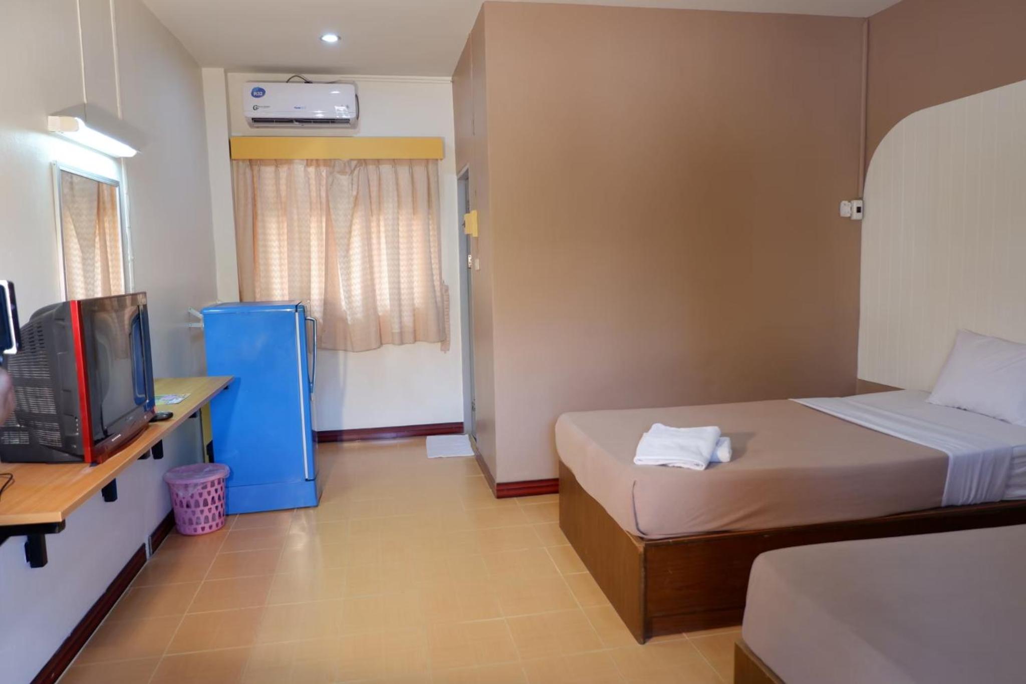 Standard Twin Room - Photo 8