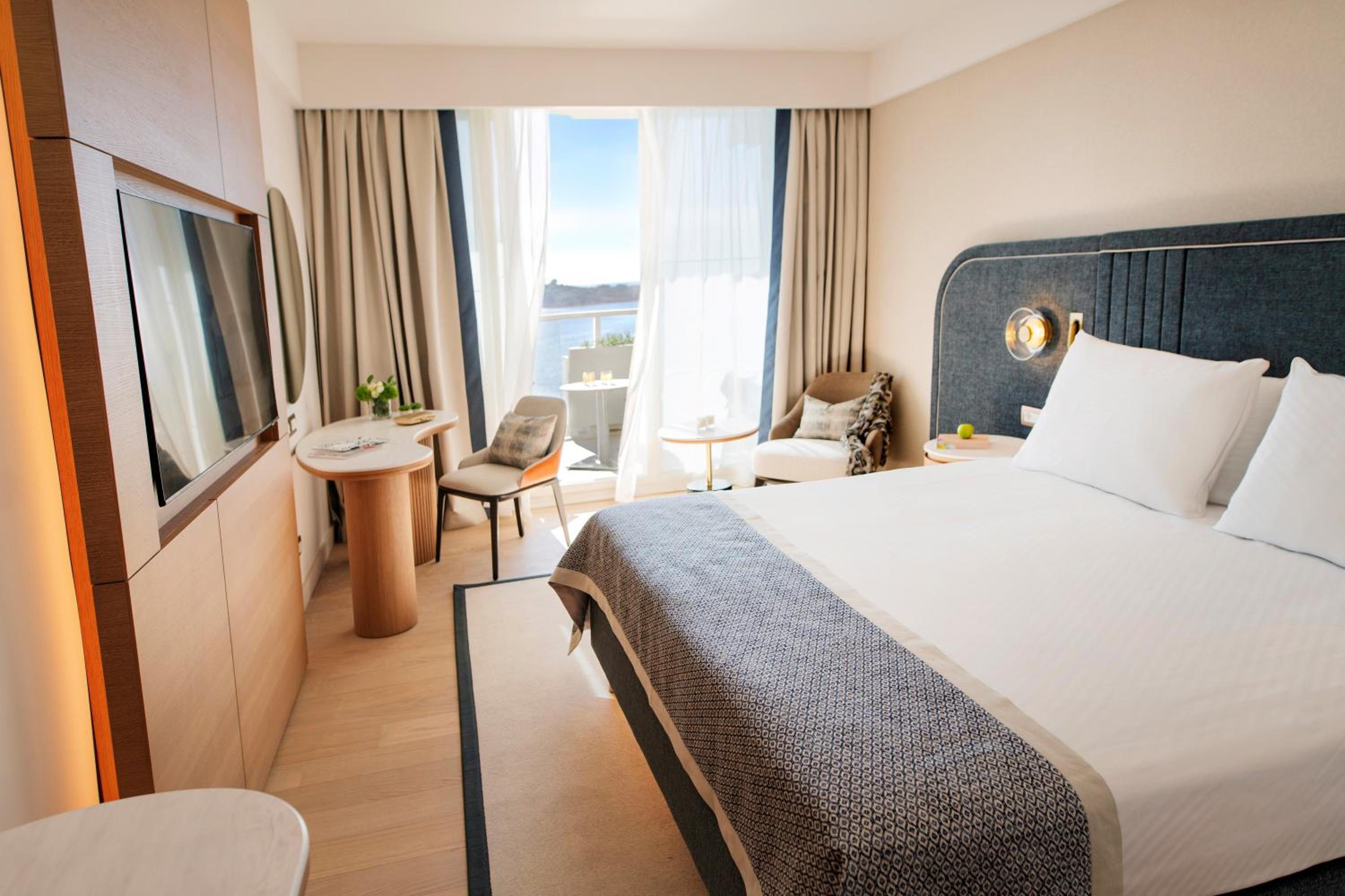 Deluxe Plus Room with Sea view and Balcony - Photo 1