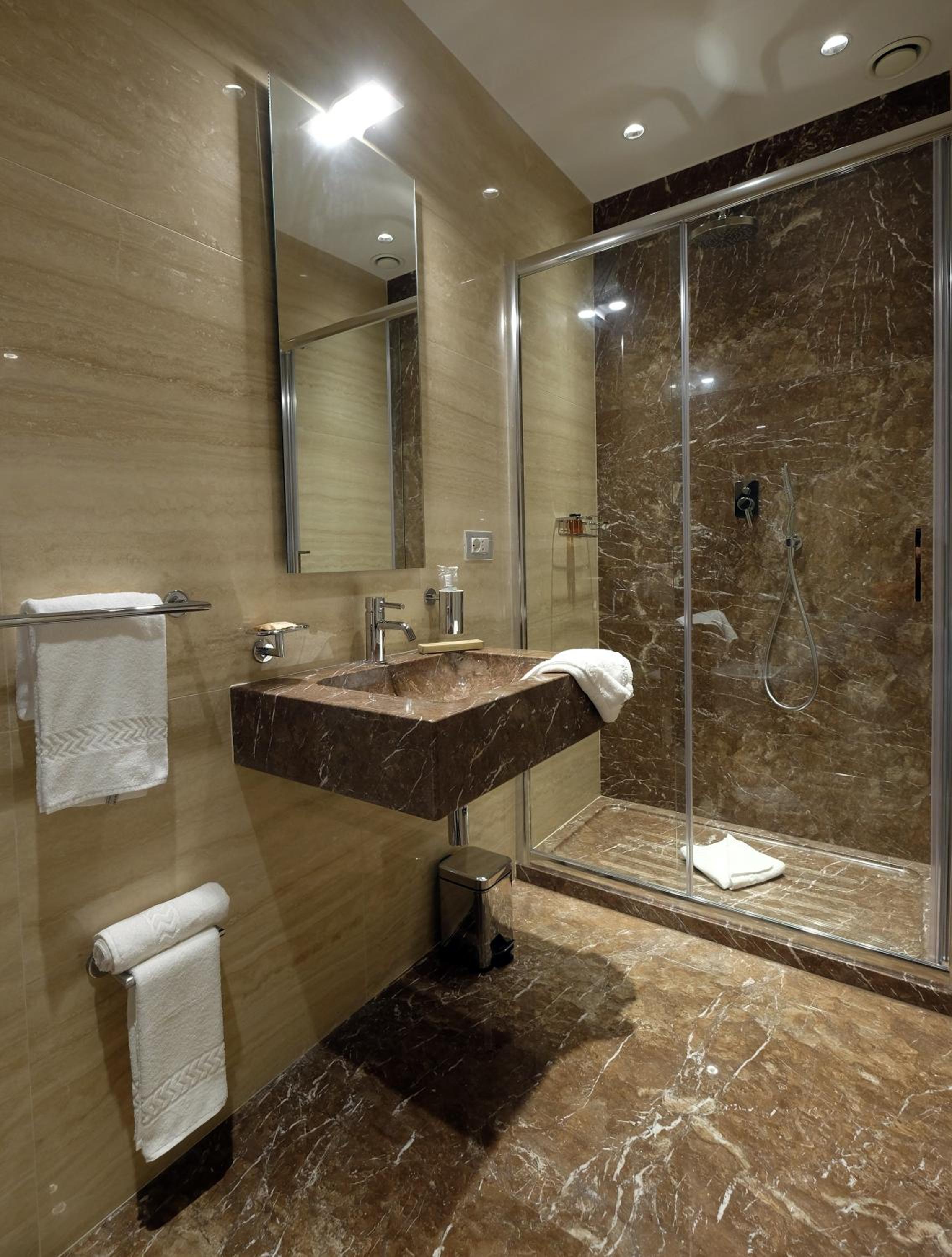 Superior Triple Room with City View photo 3