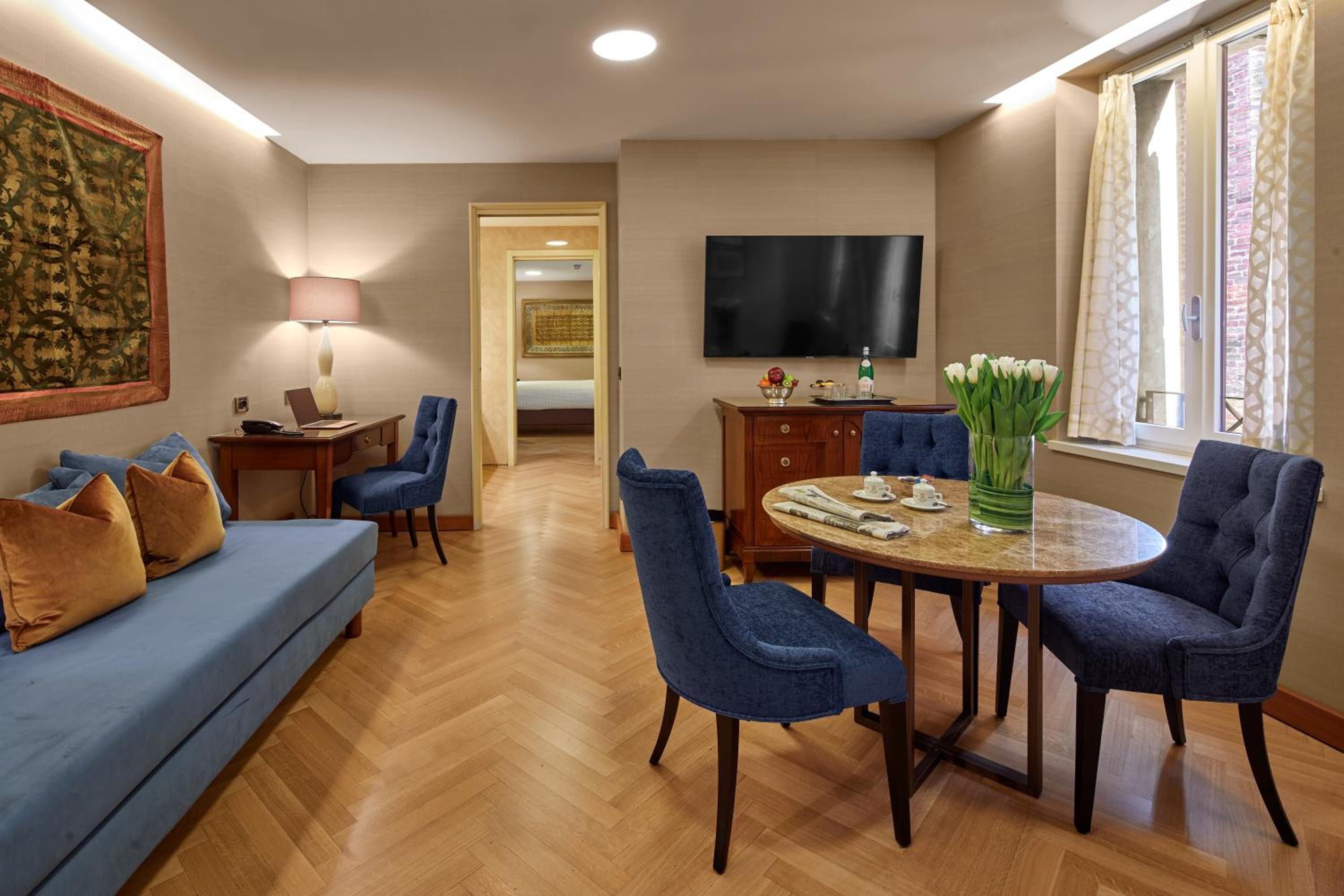 Suite - Photo 6