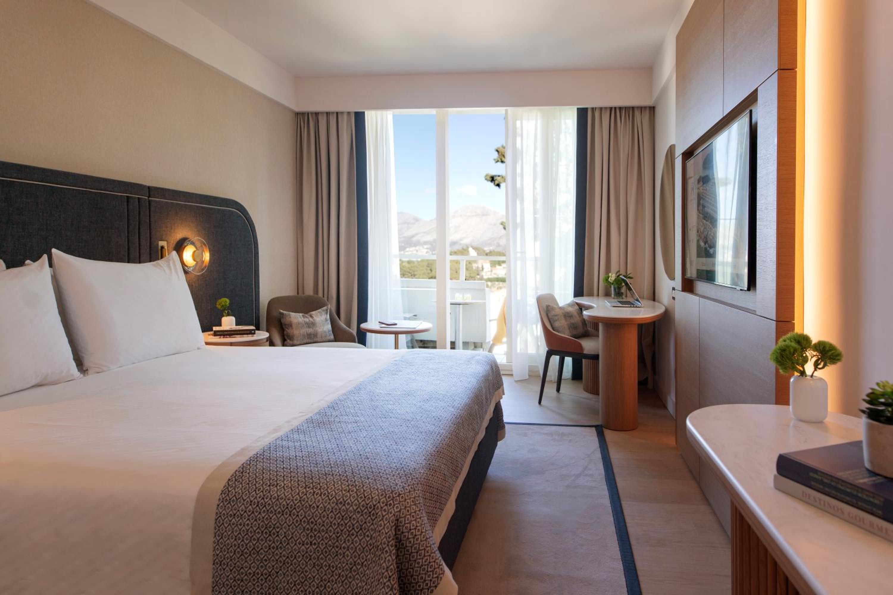 Superior Plus Room with City view and Balcony - Photo 1