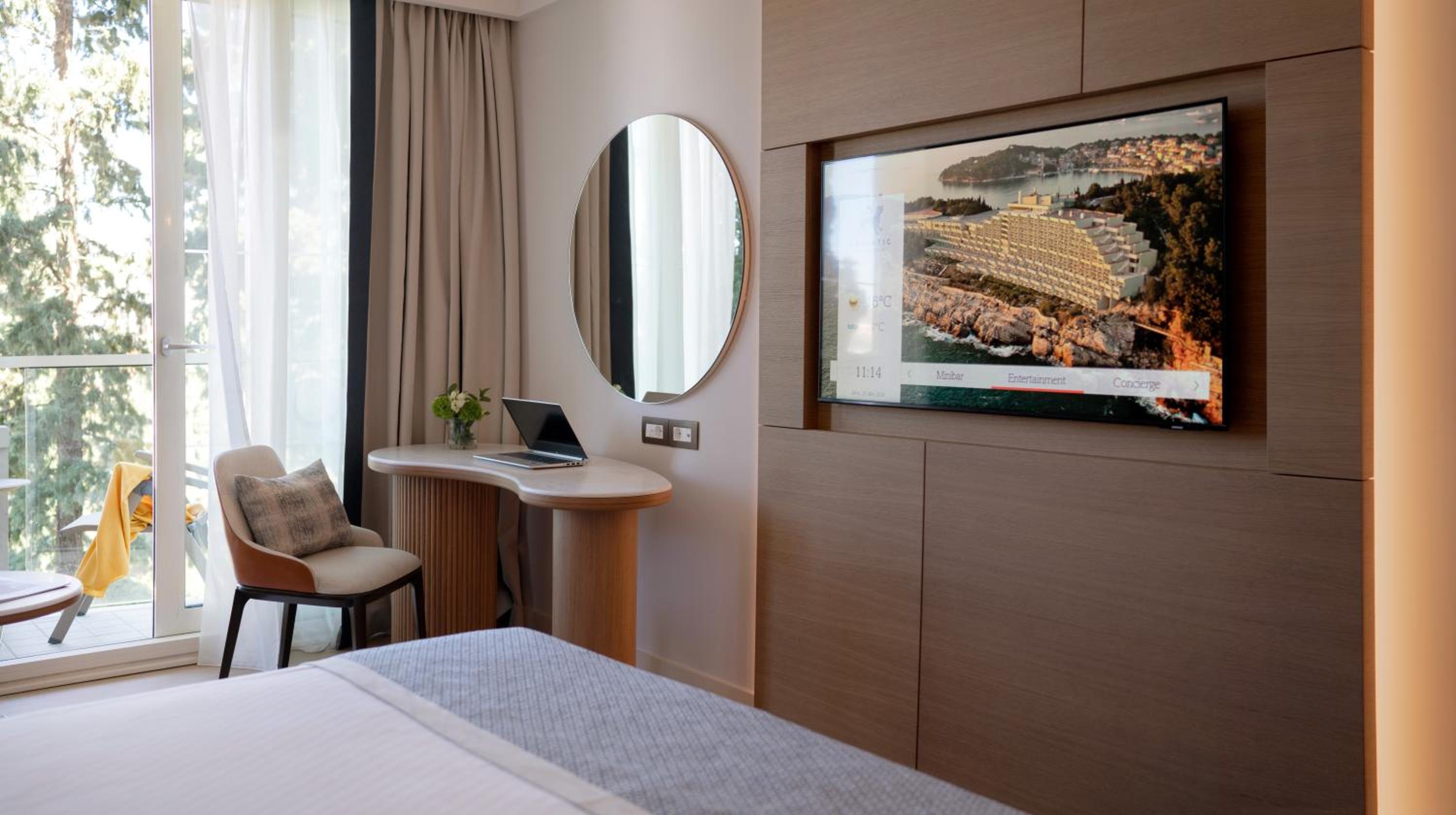 Superior Plus Room with City view and Balcony - Photo 4