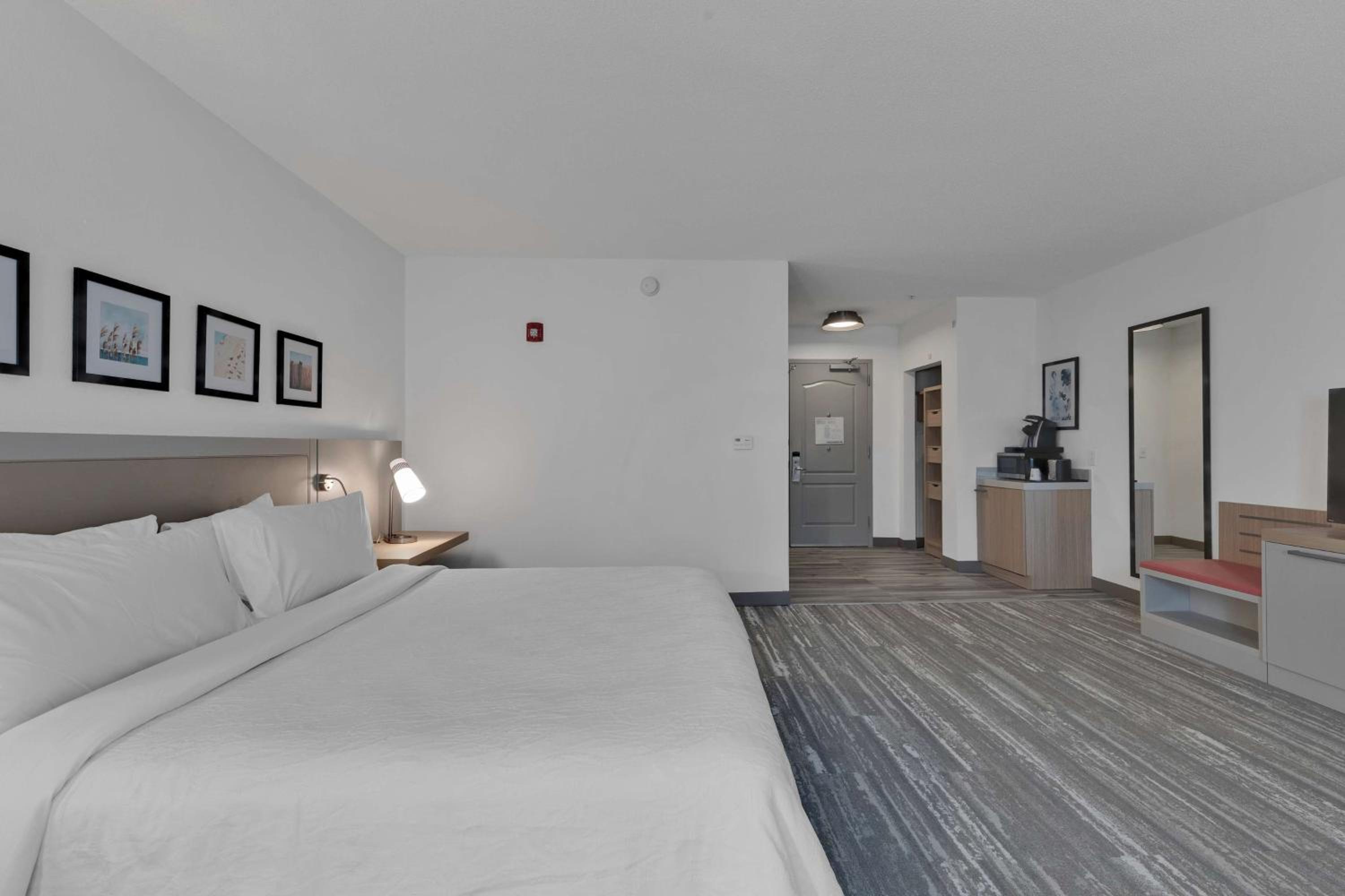 King Room with Bath Tub - Mobility Access - Photo 2