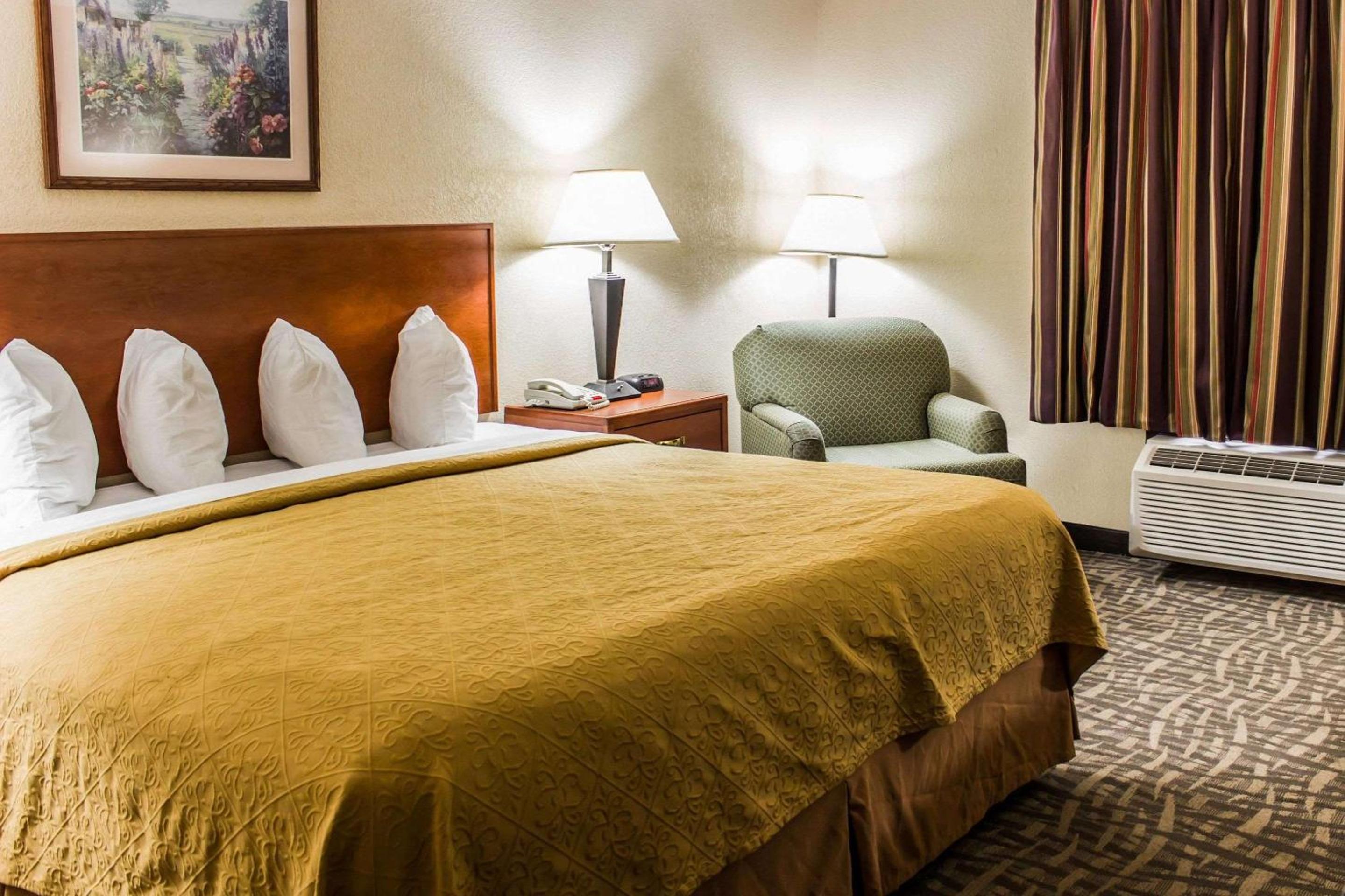 King Room with Tub - Disability Access/Non Smoking photo 2