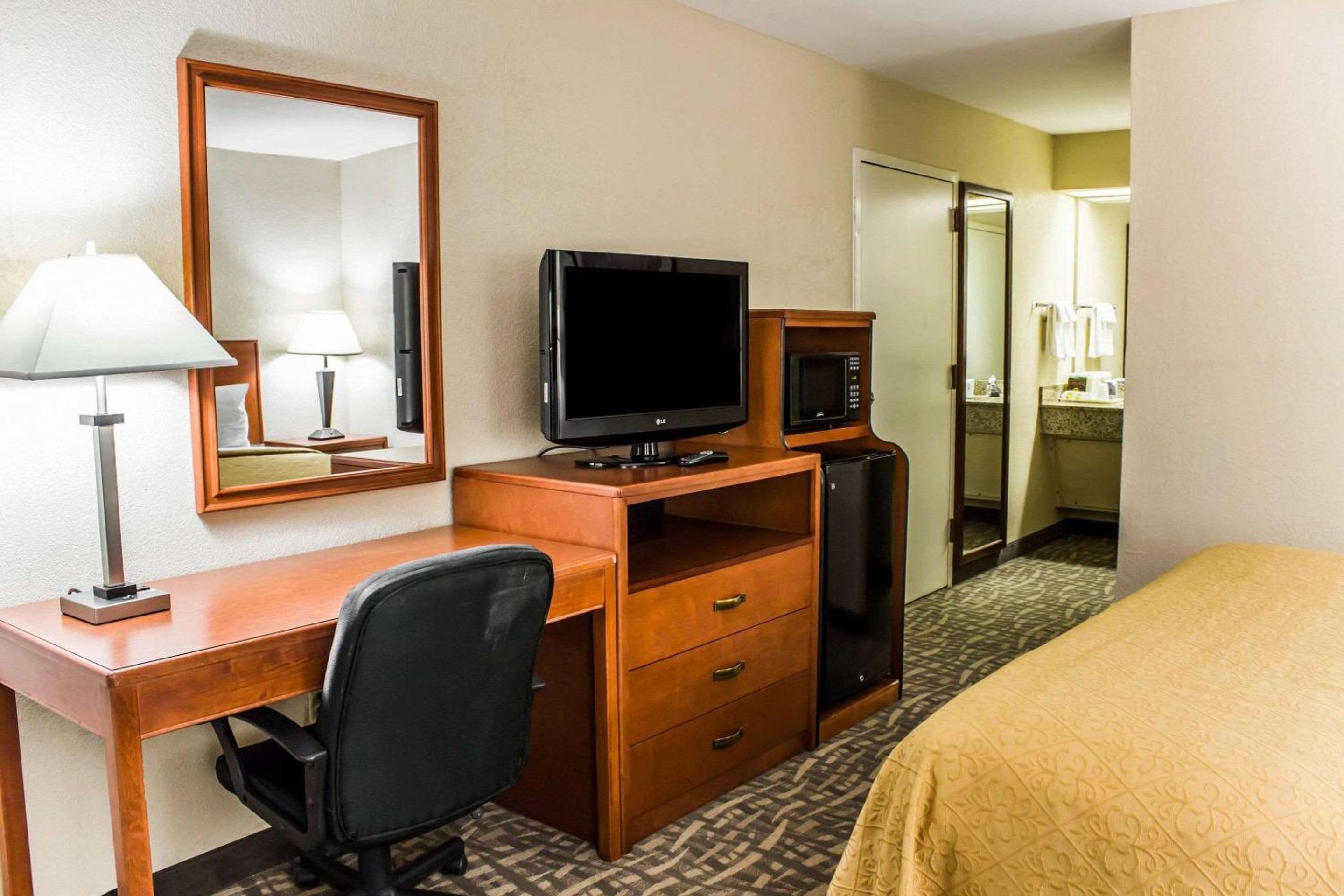 King Room with Tub - Disability Access/Non Smoking photo 3
