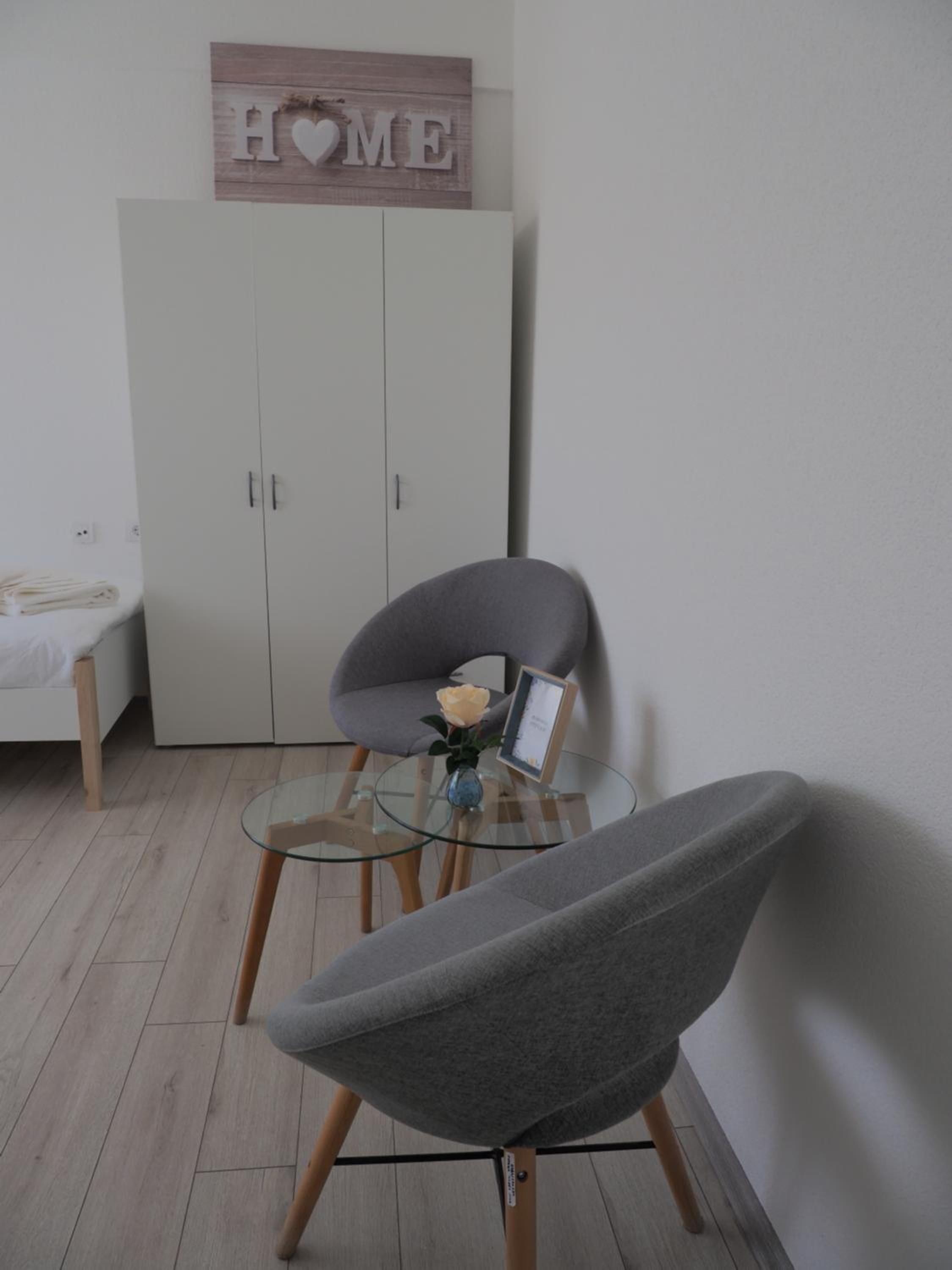 One-Bedroom Apartment photo 1
