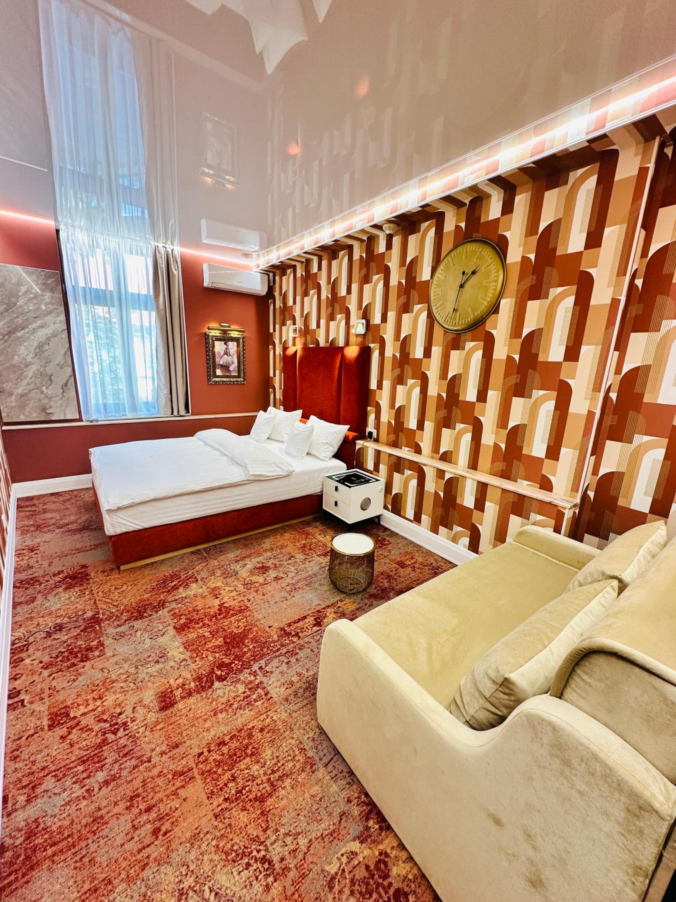 Deluxe Room (2 Adults + 1 Child) - Photo 5