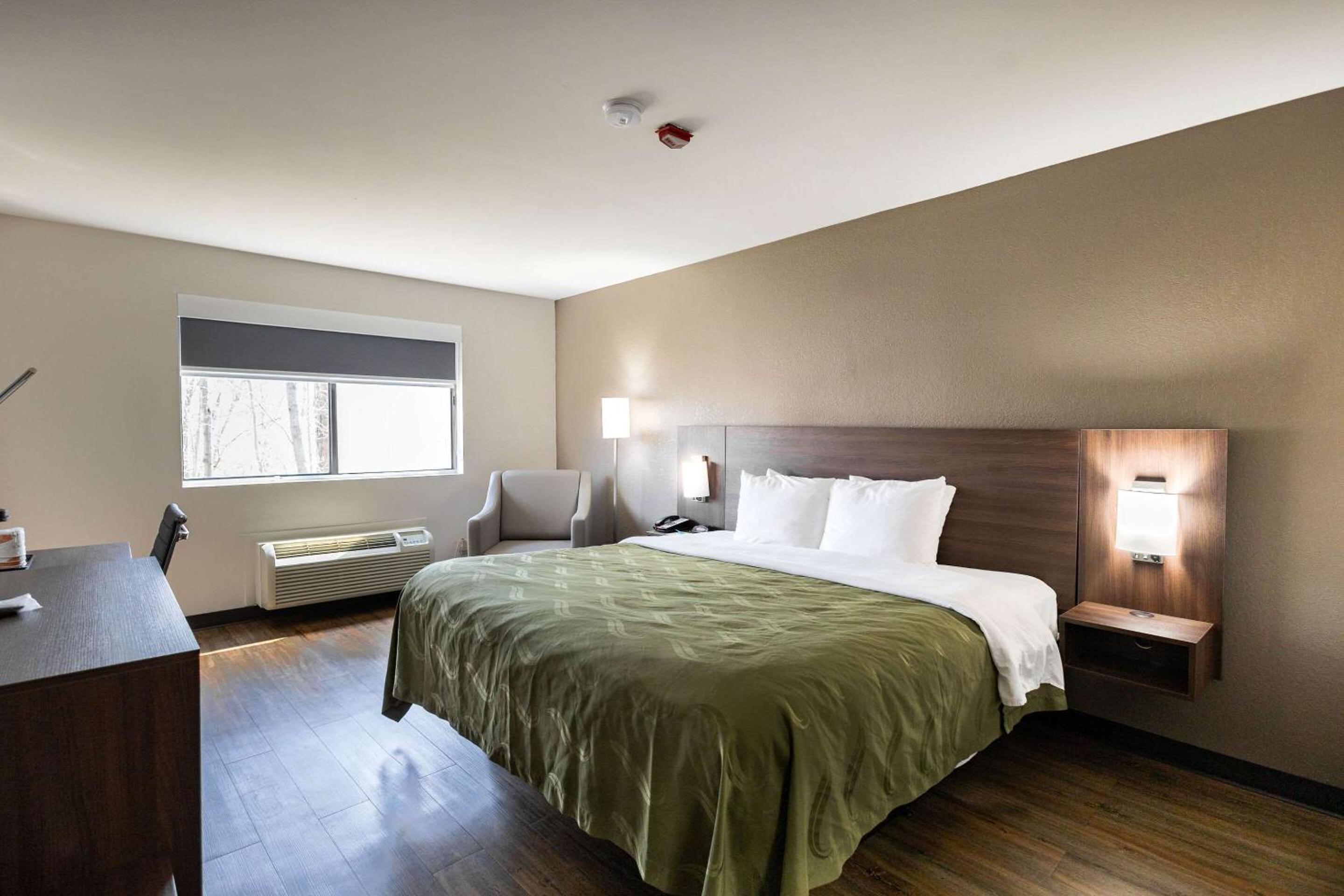 King Room - Non-Smoking - Photo 1