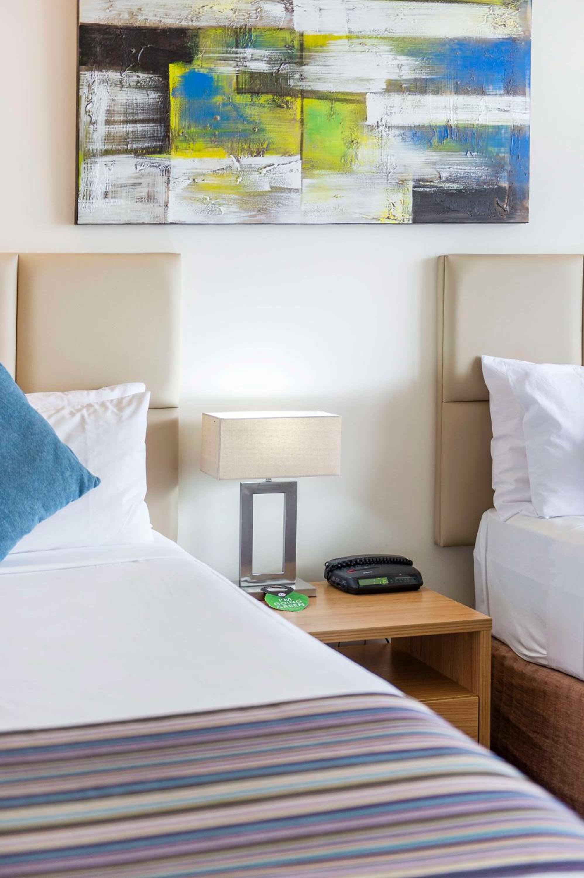 Standard Twin Room - Photo 9