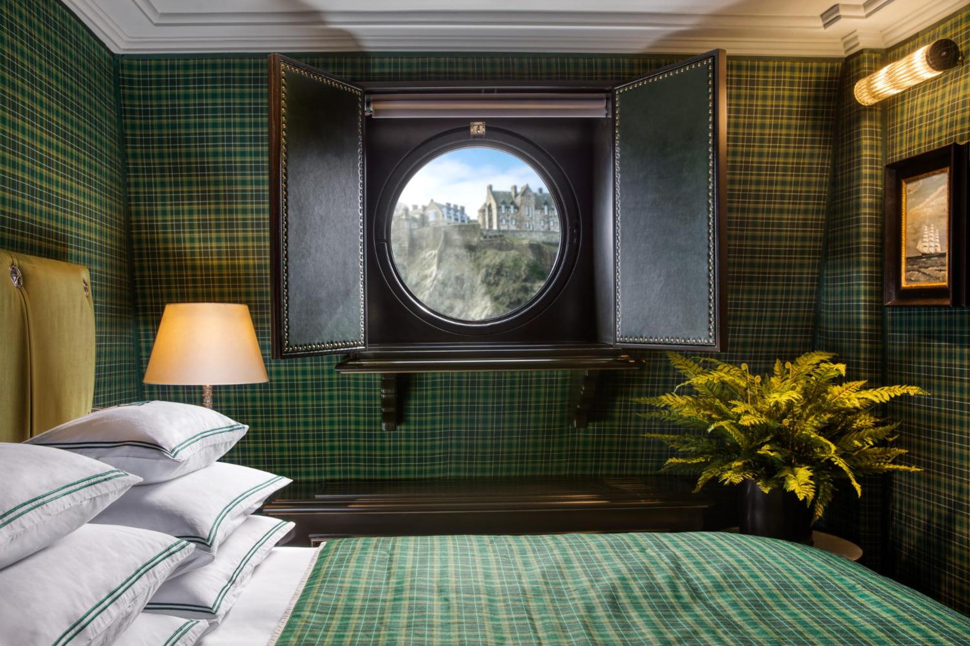 Deluxe Double Room with Castle View