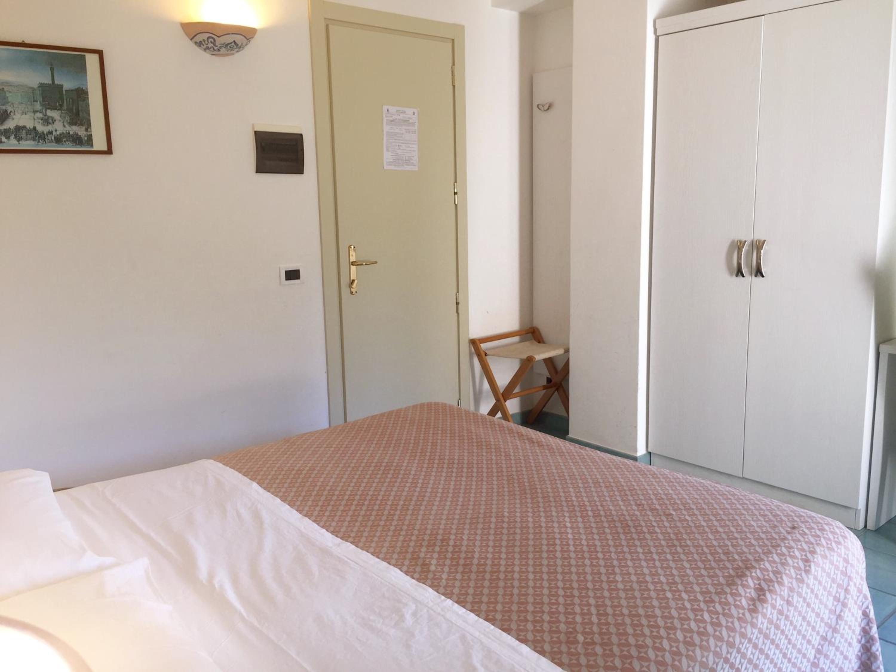 Standard Double Room - Photo 6