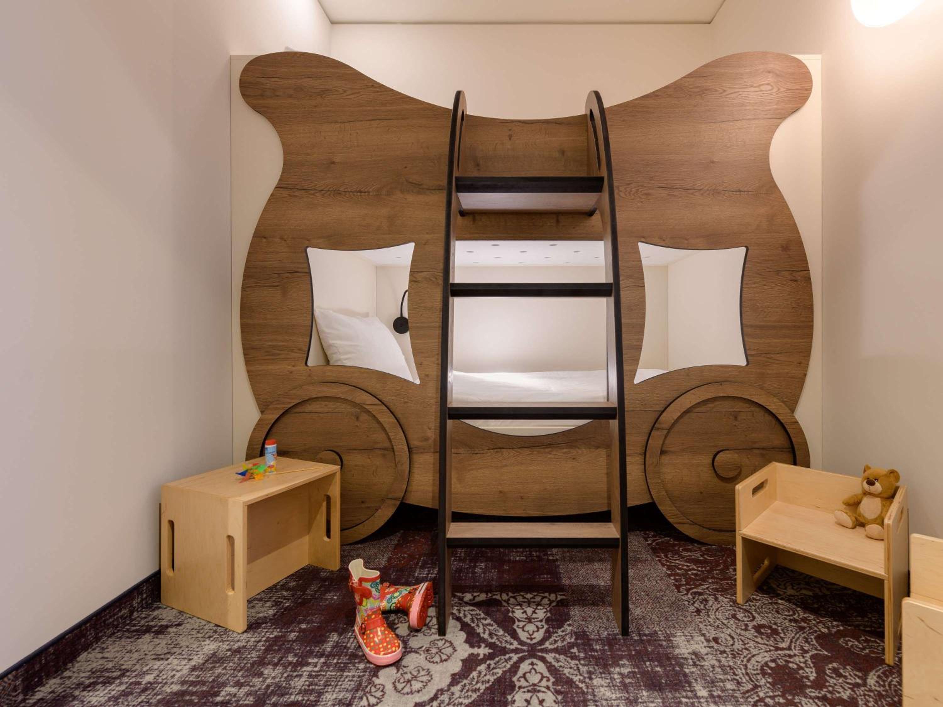 Family Room - Photo 8