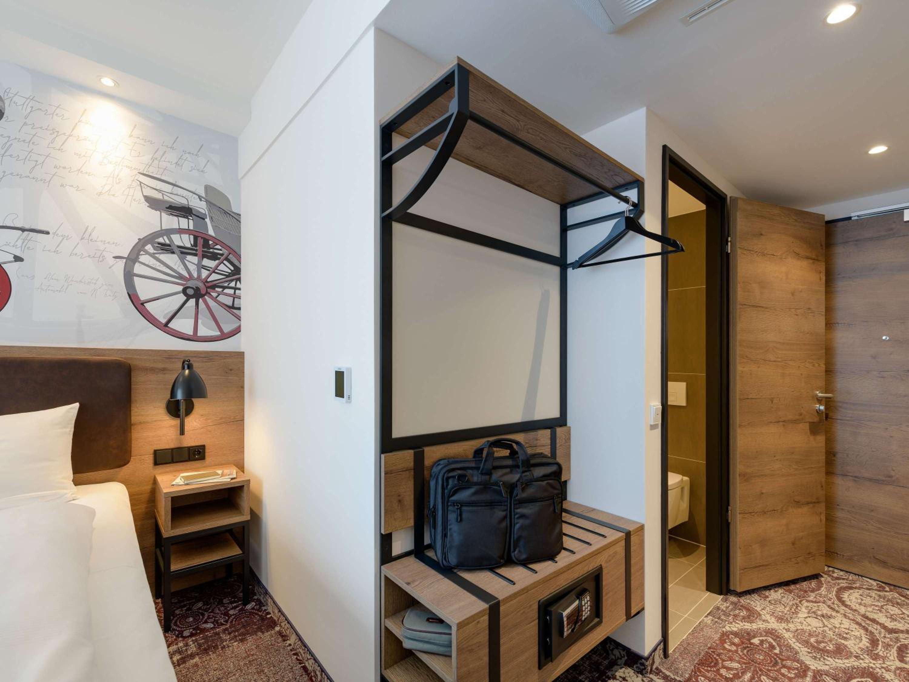 Standard Twin Room - Photo 17