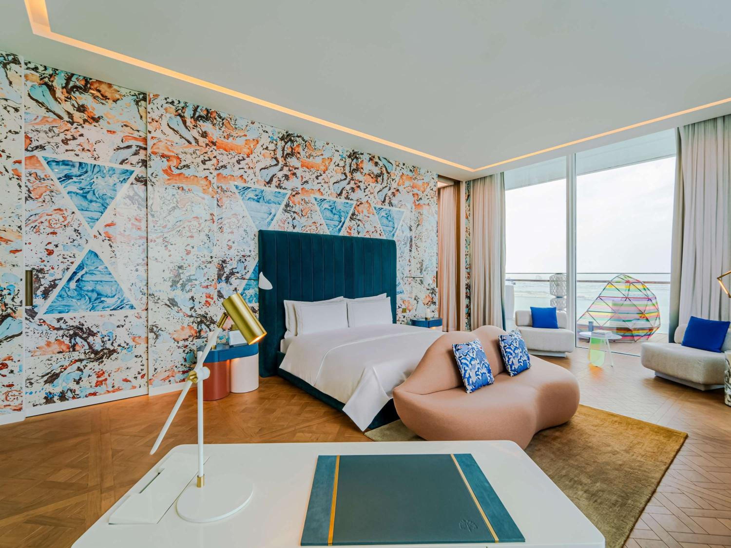 Suite - Designer - Photo 1