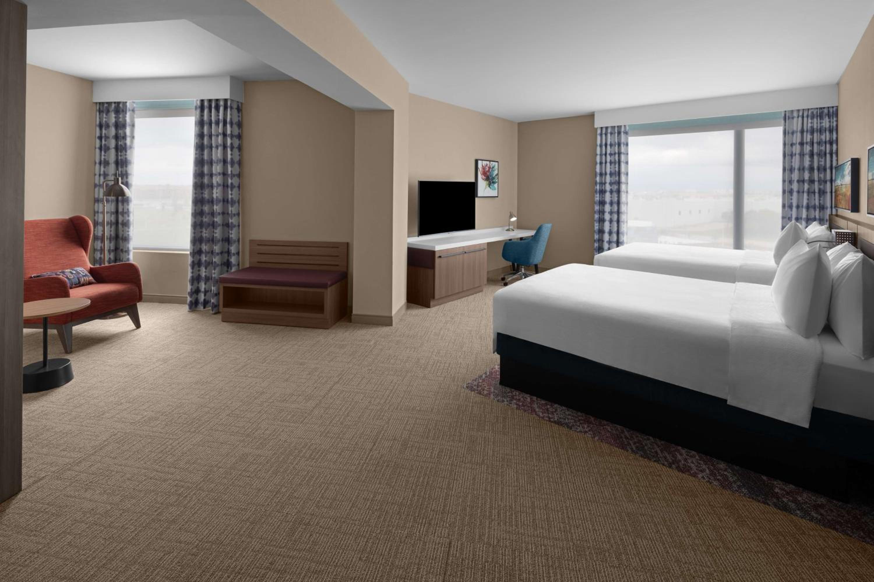 Deluxe Queen Room with Two Queen Beds - Non-Smoking - Photo 3
