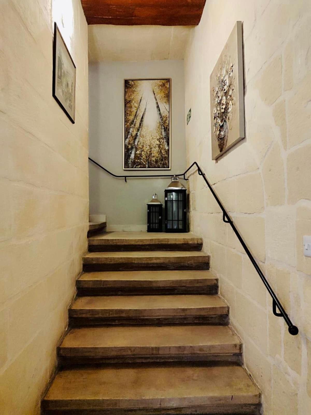Junior Suite with Balcony - Photo 13