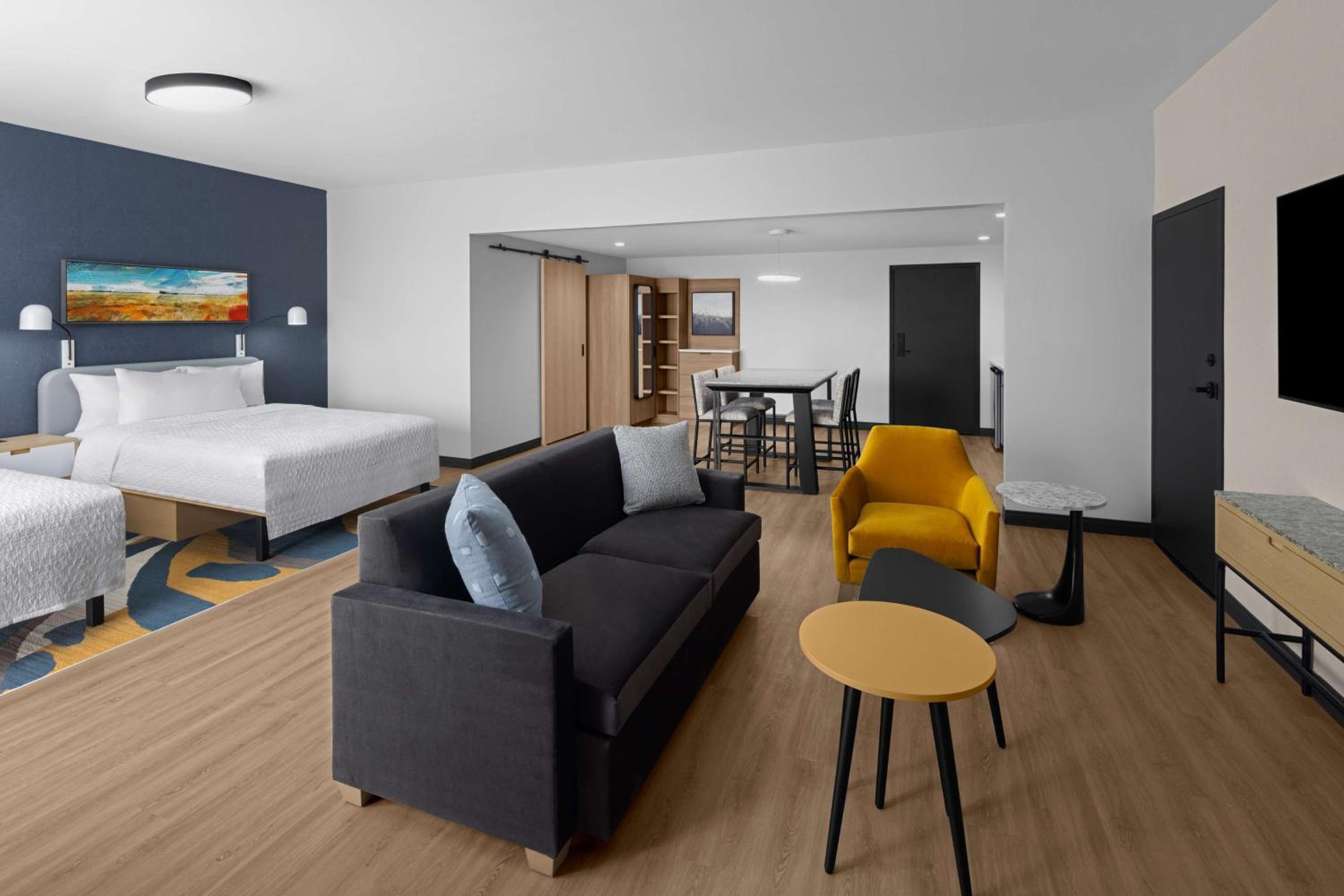 Studio Suite with Two Queen Beds - Photo 2