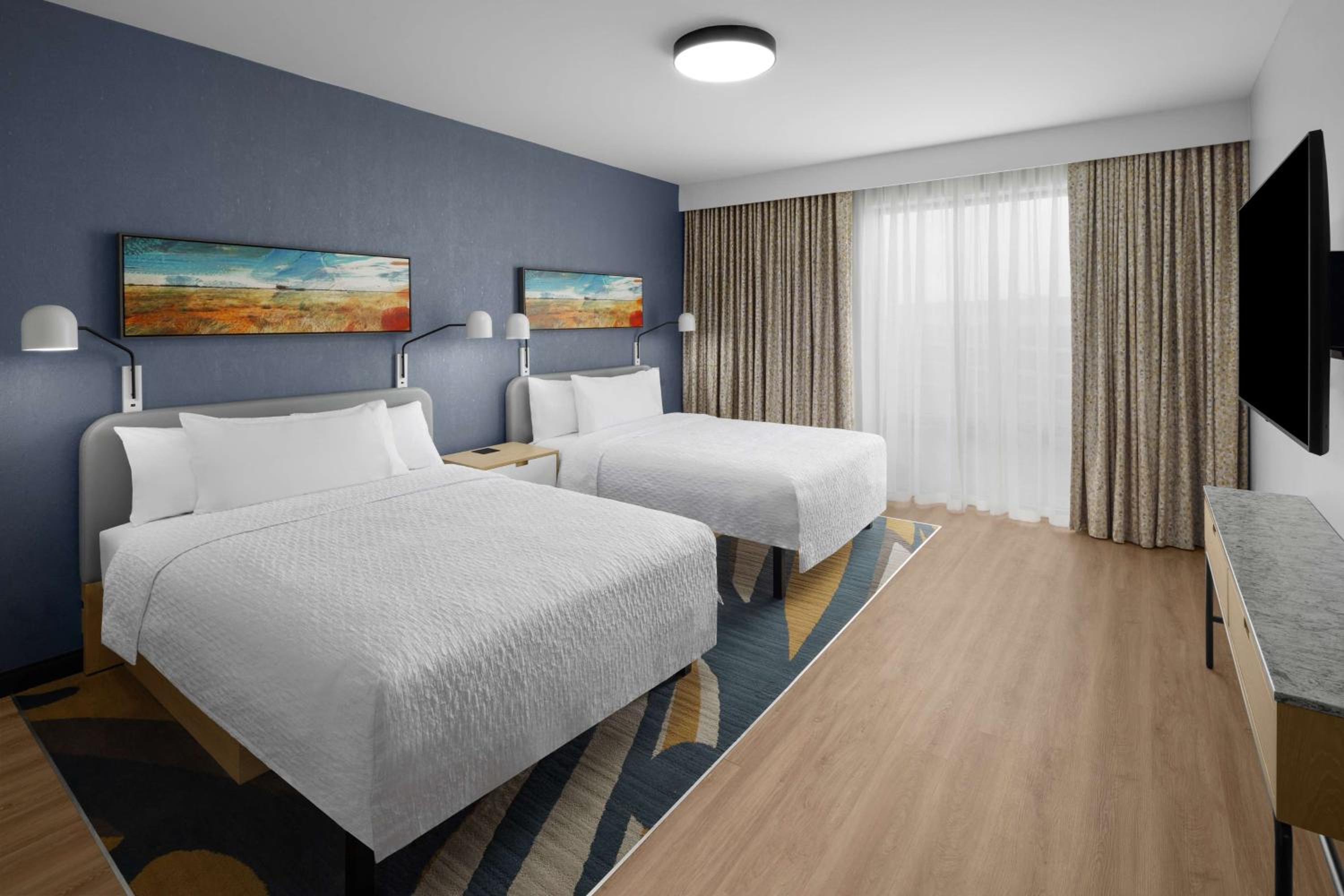 One-Bedroom Queen Suite with Two Queen Beds - Non-Smoking - Photo 1